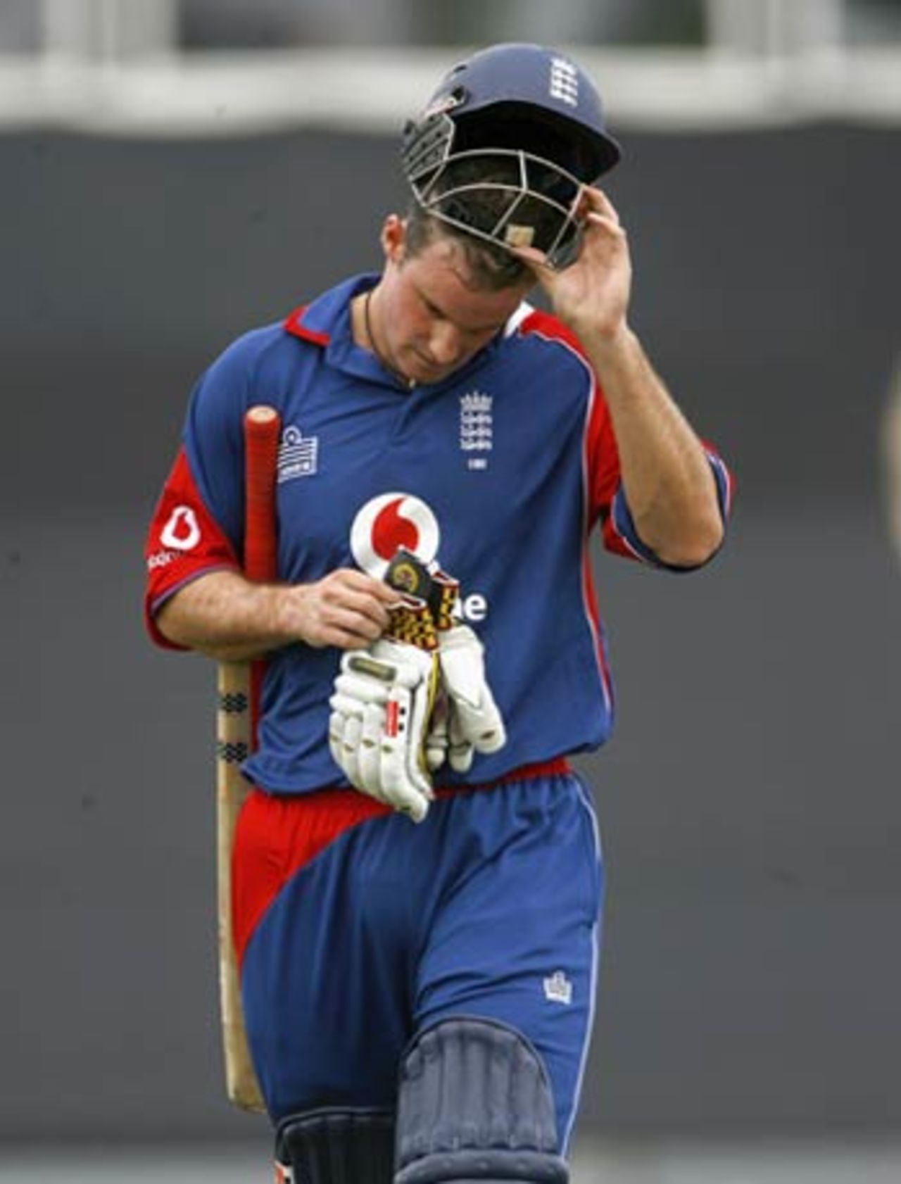 Andrew Strauss trudges off after being dismissed when well set, England v Pakistan, 3rd ODI, The Rose Bowl, September 5, 2006