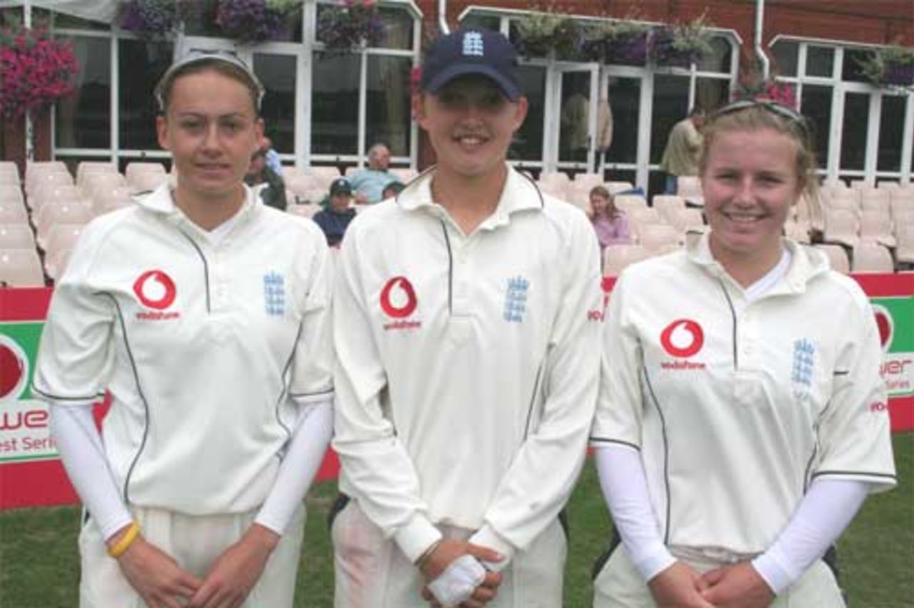 Laura Marsh, Sarah Taylor and Holly Colvin before the first Test at Leicester, England women v India women, Grace Road, 8 August, 2006