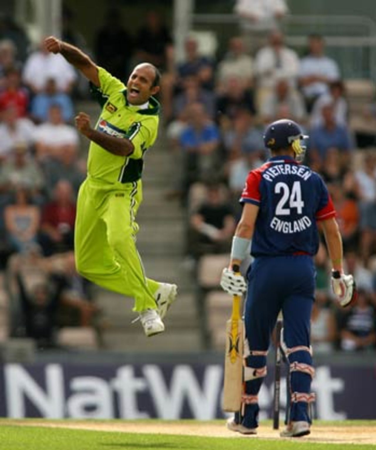 Naved-Ul-Hasan jumps for joy as Kevin Pietersen departs, England v Pakistan, 3rd ODI, The Rose Bowl, September 5, 2006