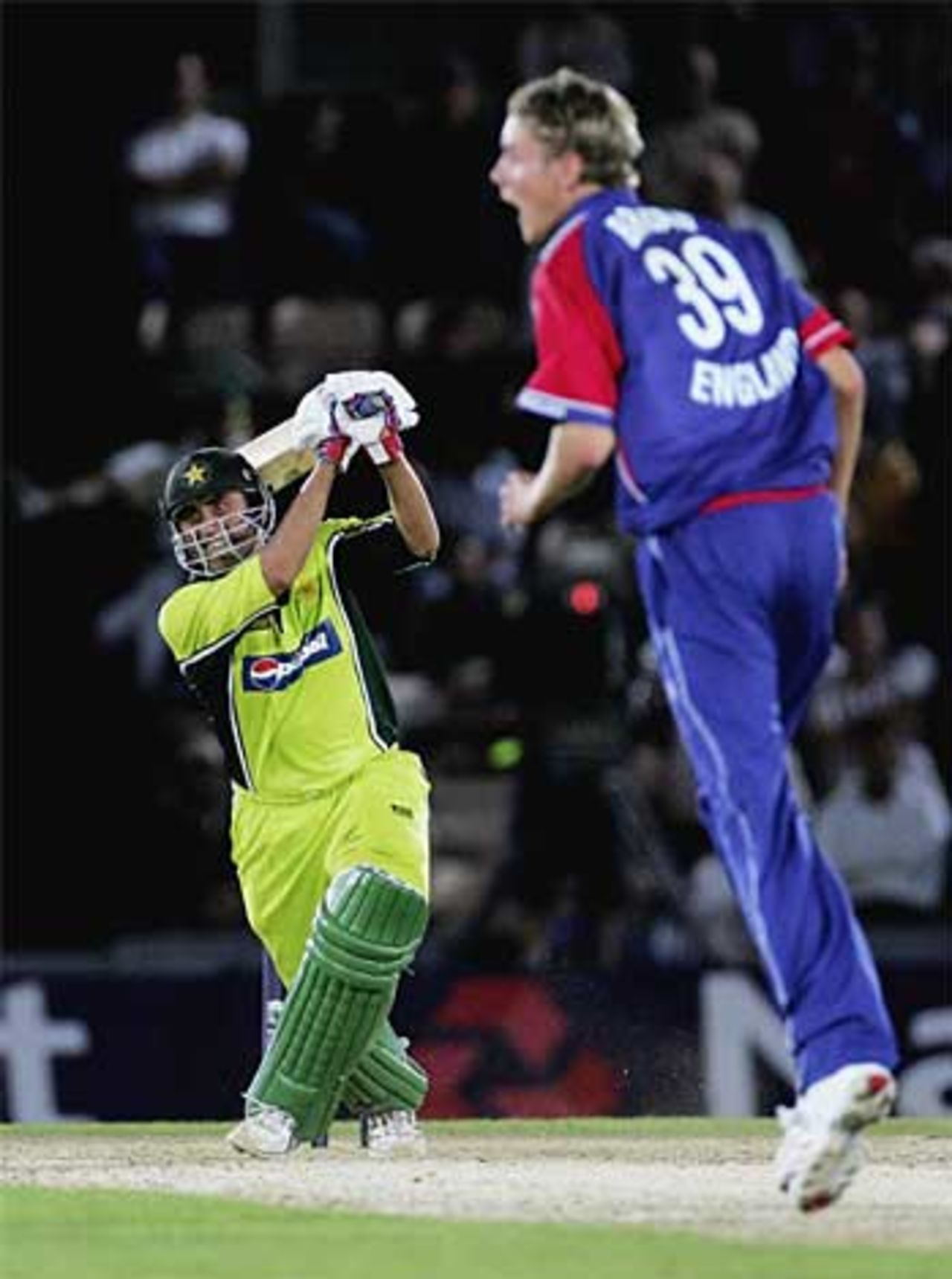 Stuart Broad watches Younis Khan chip a ball to long-on,  England v Pakistan, 3rd ODI, The Rose Bowl, September 5, 2006