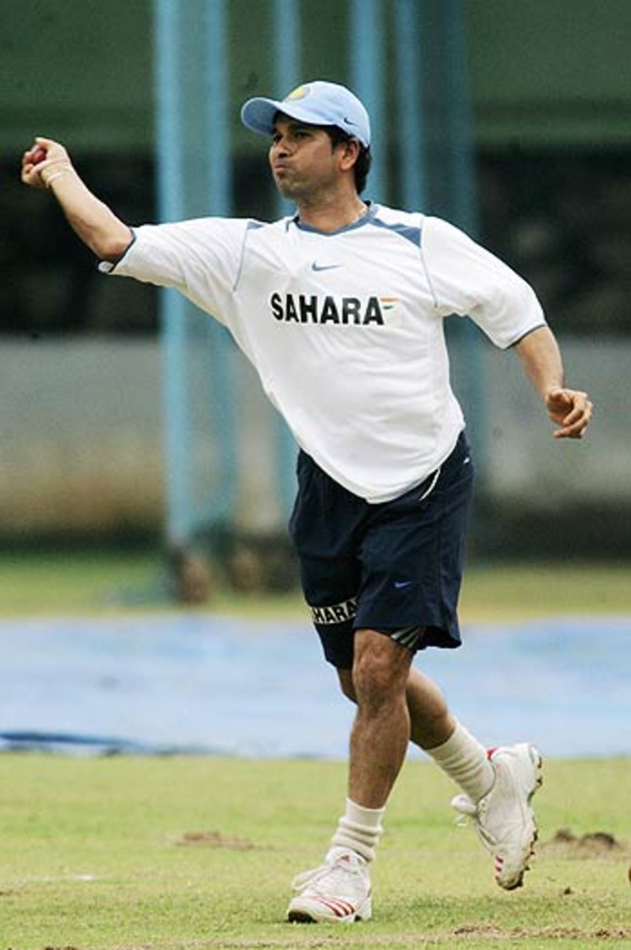 Sachin Tendulkar throws during a practice session at the National Cricket Academy, Bangalore, September 7, 2006