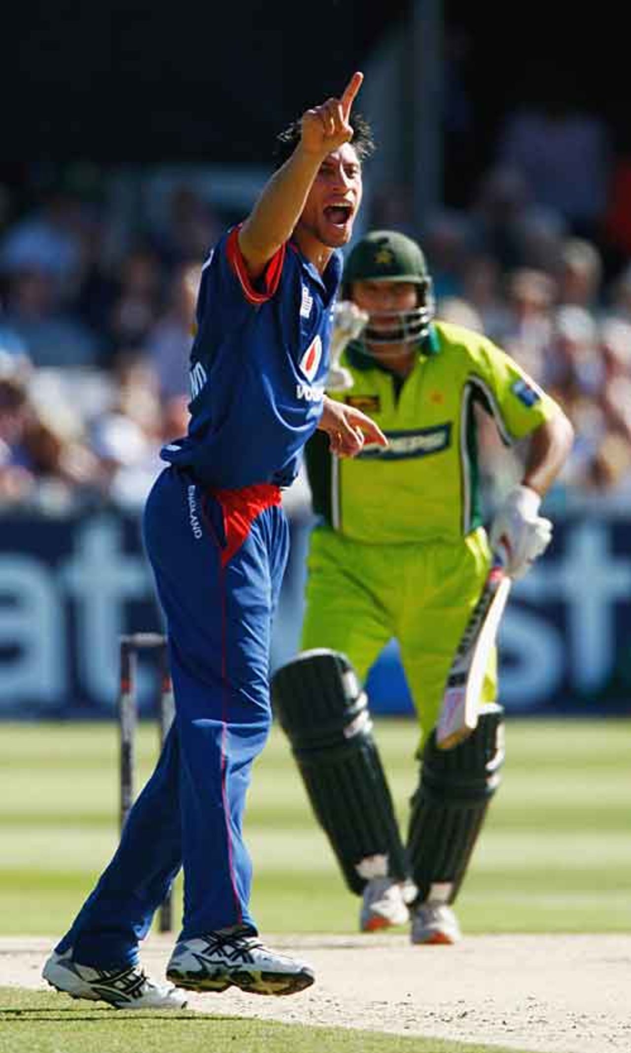Sajid Mahmood traps Shahid Afridi lbw, England v Pakistan, 4th ODI, Trent Bridge, September 8, 2006