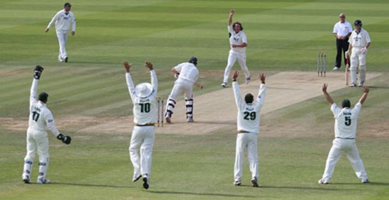 Nick Compton is lbw to Ryan Sidebottom for 2, Middlesex v Nottinghamshire, Lord's, September 8, 2006