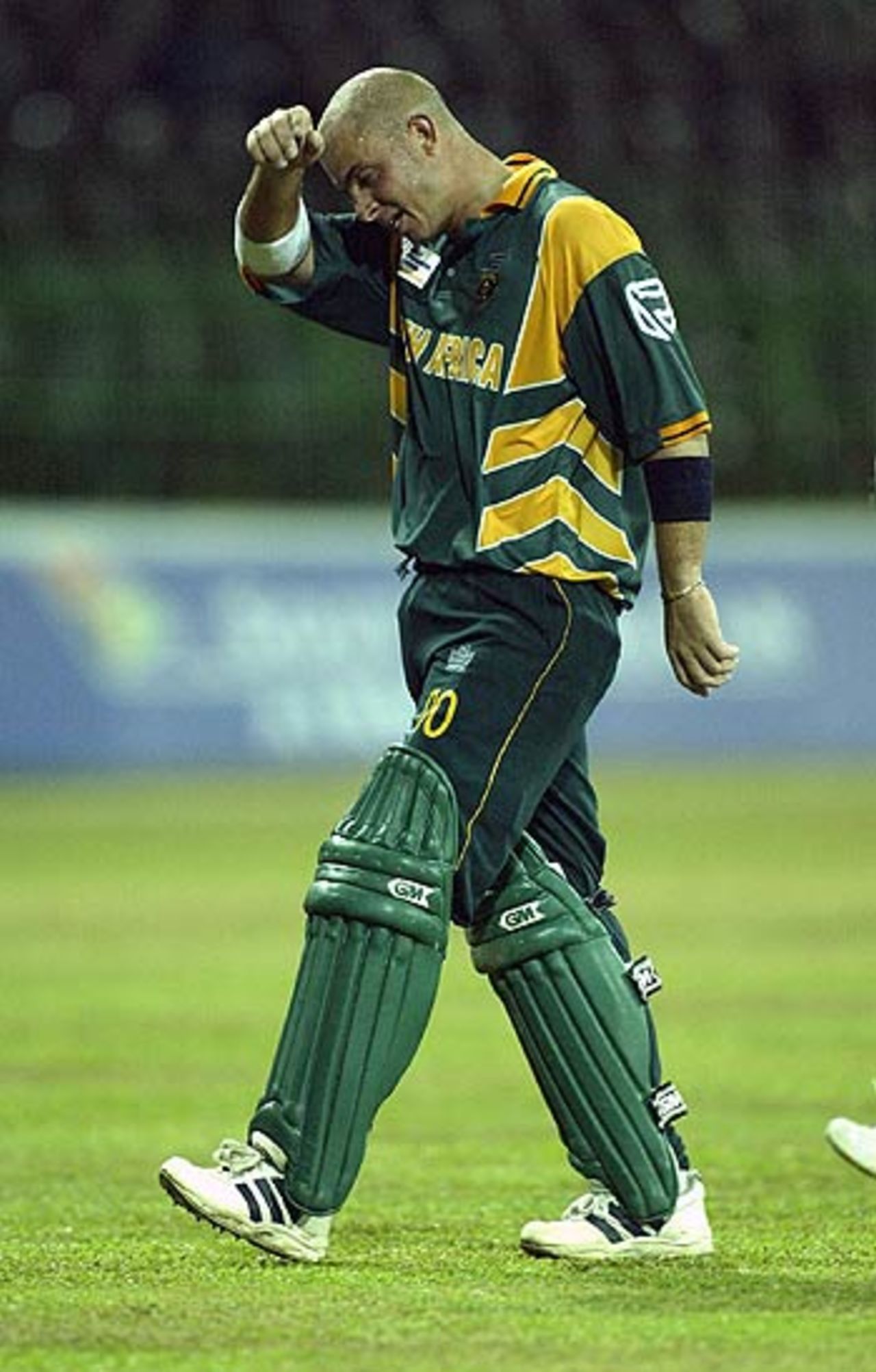 Herschelle Gibbs retires from exhaustion, 1st Semi-final: India v South Africa, ICC Champions Trophy, Colombo, September 25, 2002