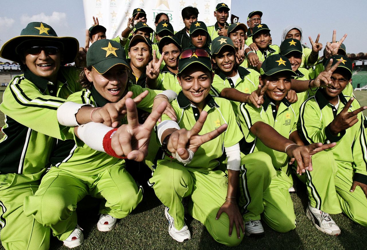 Pakistan Women celebrate their win over Hong Kong, Lahore, September 17, 2006