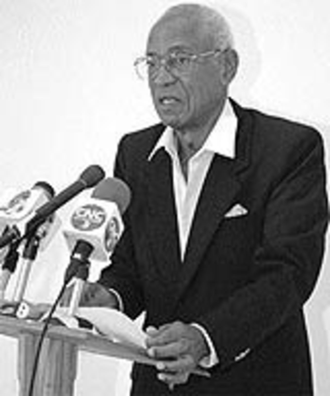Ken Gordon addresses a media gathering, Trinidad and Tobago, April 1, 2006