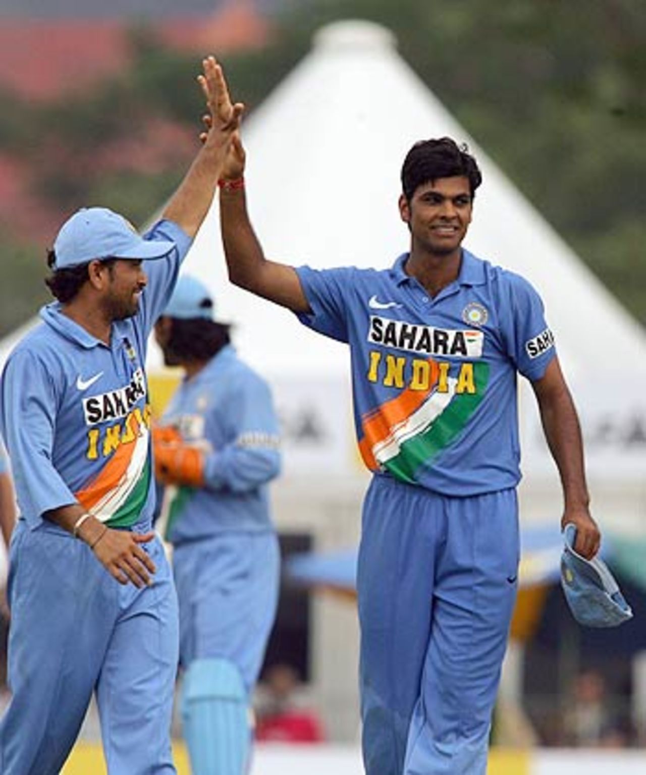 Sachin Tendulkar hi-fives Rudra Pratap Singh at the fall of the last wicket, India v Australia, DLF Cup, 6th match, Kinrara Academy Oval, September 22, 2006