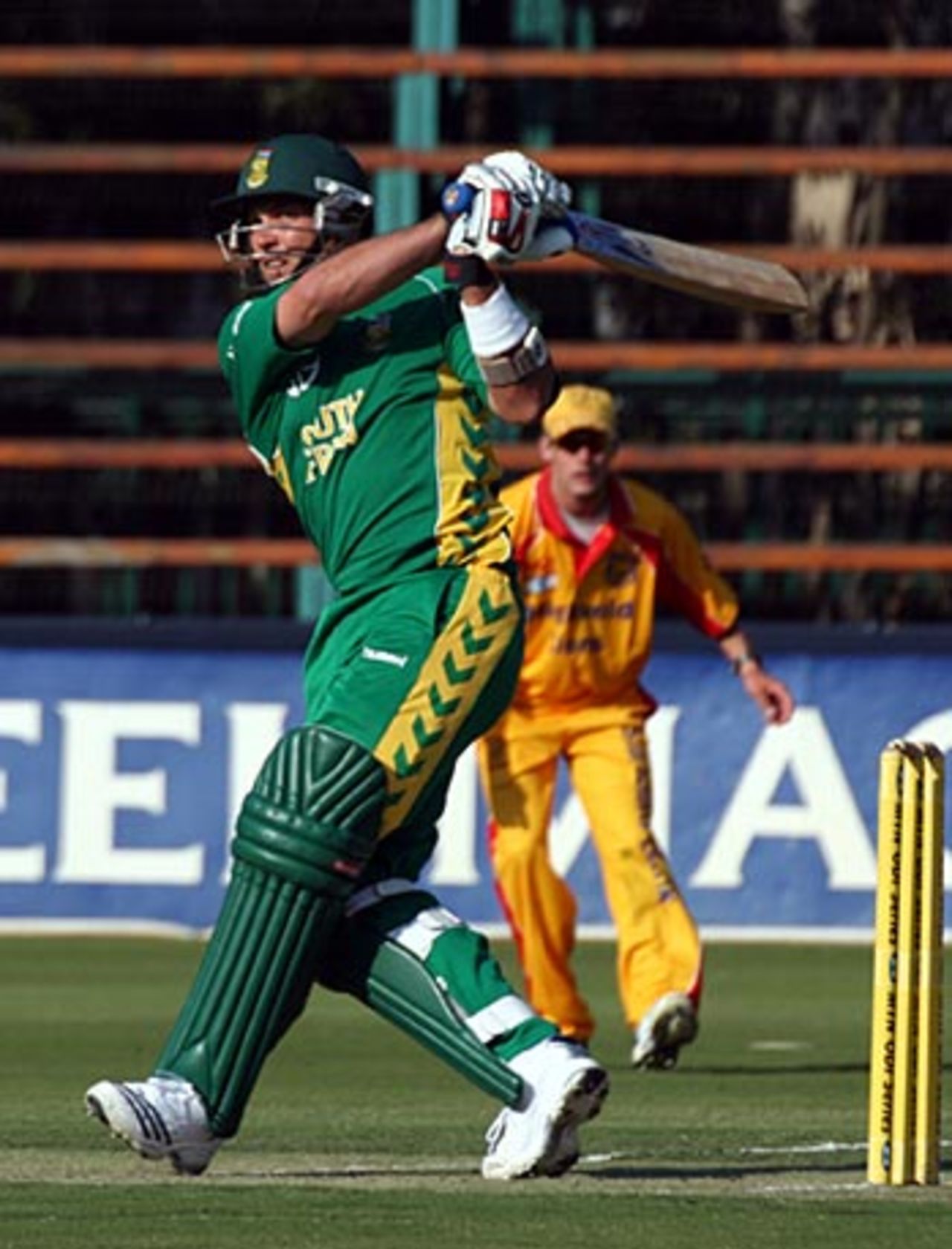 Jacques Kallis pulls strongly in front of square, Lions v South Africa, Johannesburg, September 22, 2006