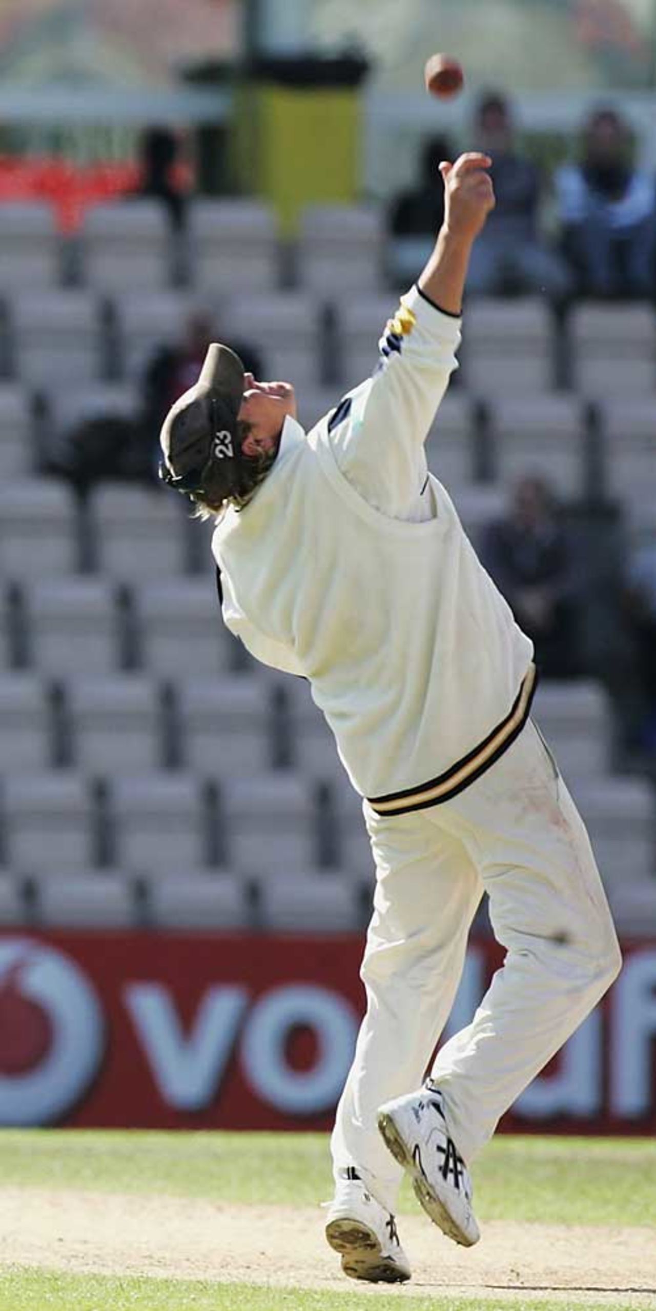 Shane Warne lobs a ball up while wearing his cap as Lancashire all of the final day, Hampshire v Lancashire, The Rose Bowl, September 23, 2006
