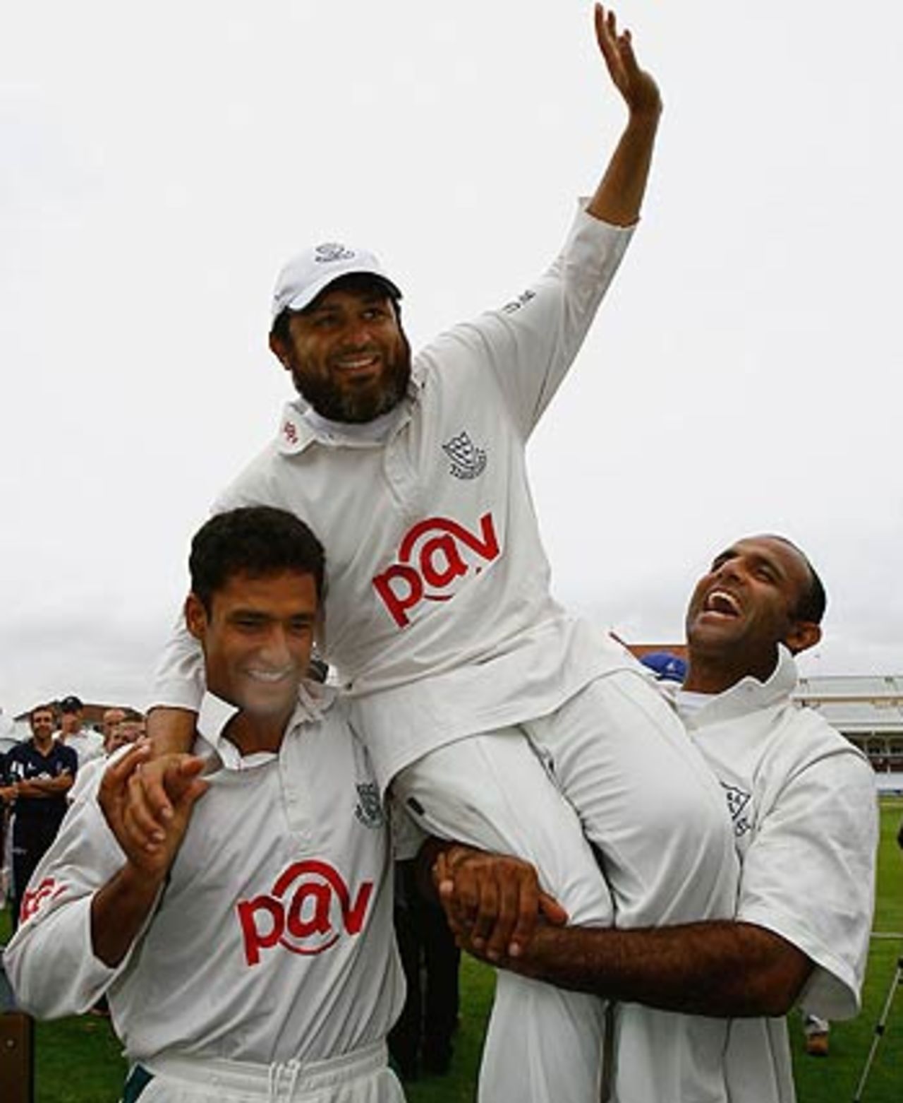 Yasir Arafat and Rana Naved-ul-Hasan lift Mushtaq Ahmed on thier shoulders, Nottinghamshire v Sussex , Trent Bridge, September 22, 2006