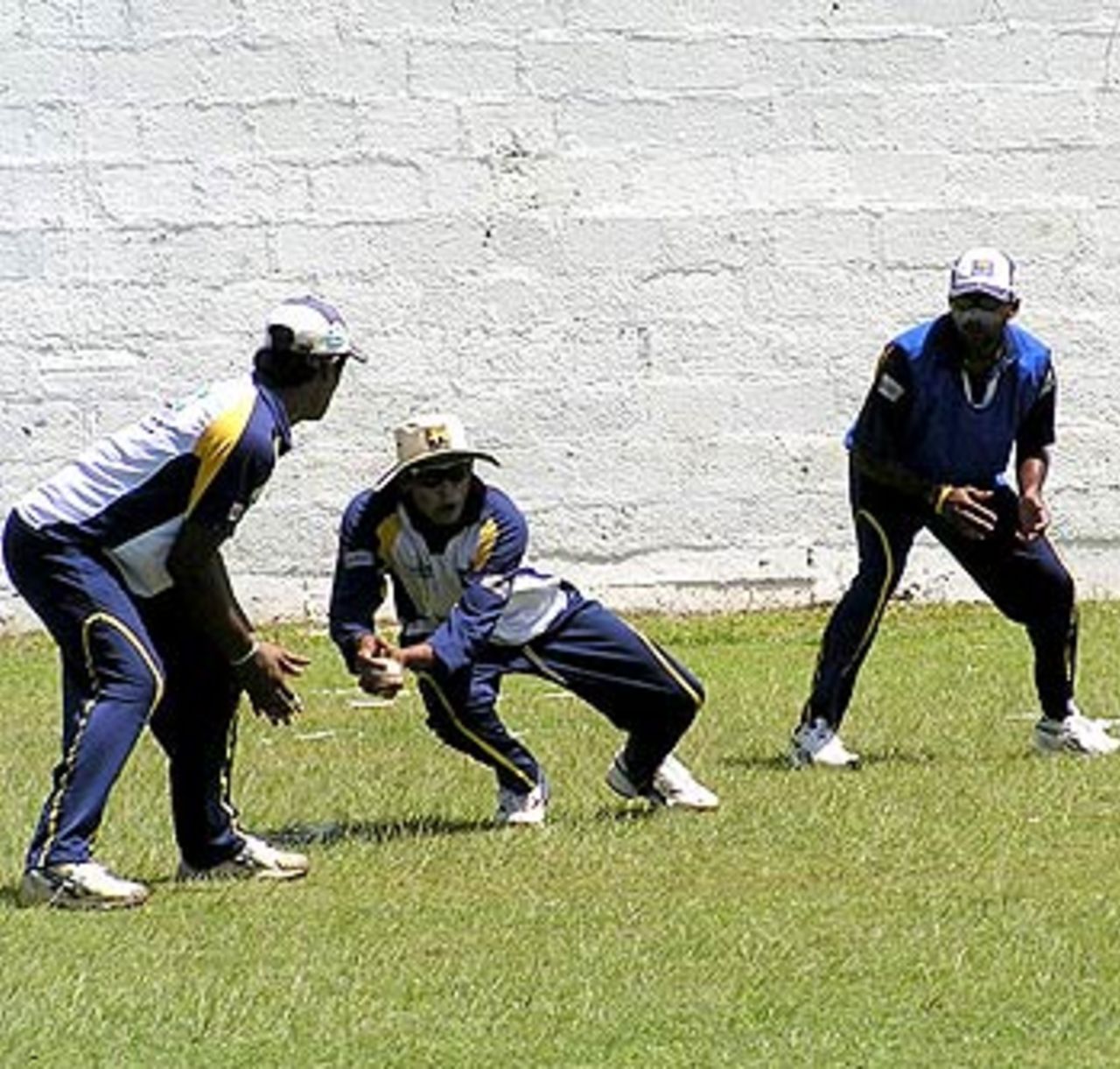 Tillakaratne Dilshan dives to his right during practice, Colombo, September 27, 2006