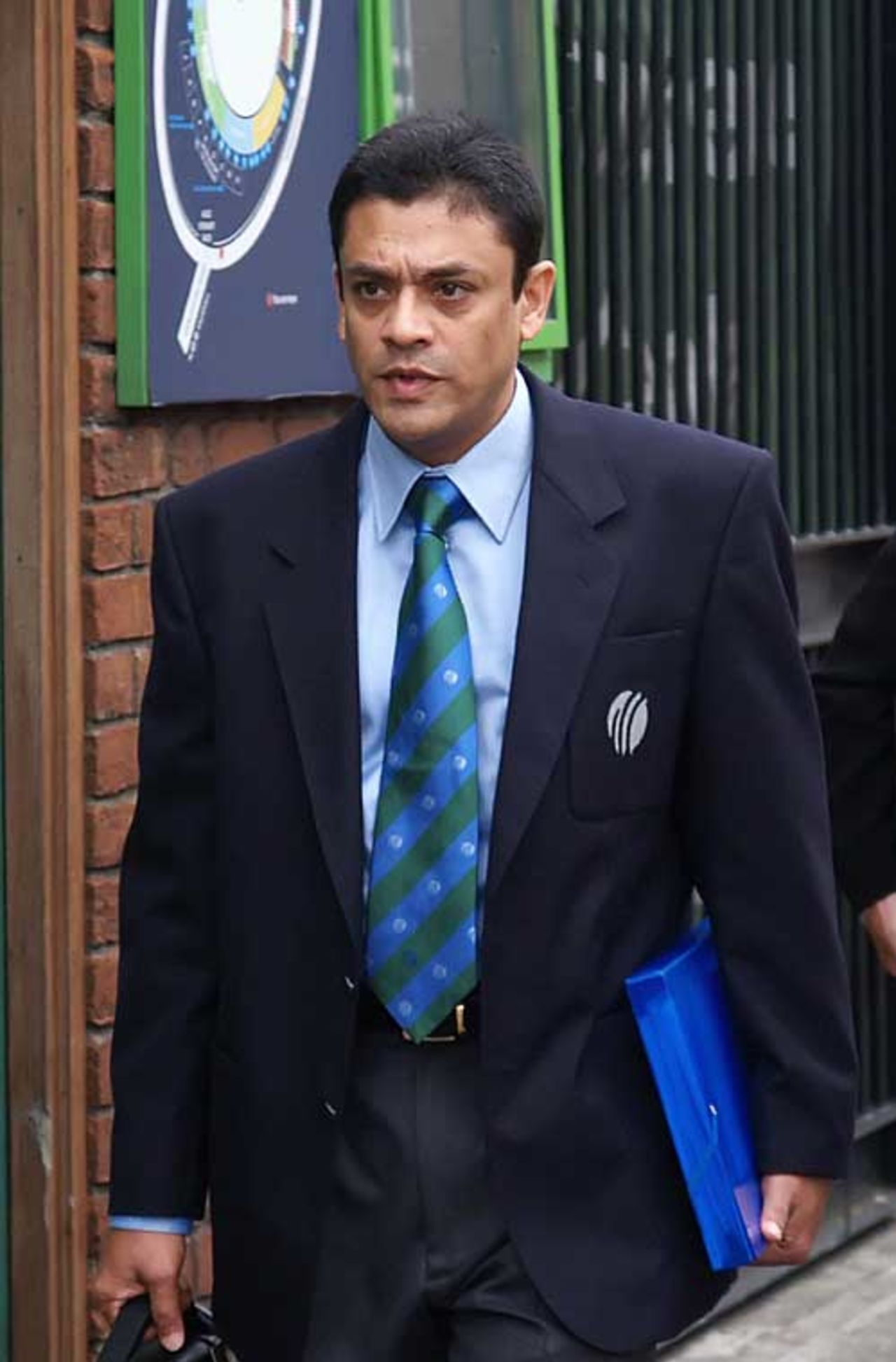 Ranjan Madugalle arrives for the ICC hearing involving Inzamam-ul-Haq, The Oval, September 27, 2006