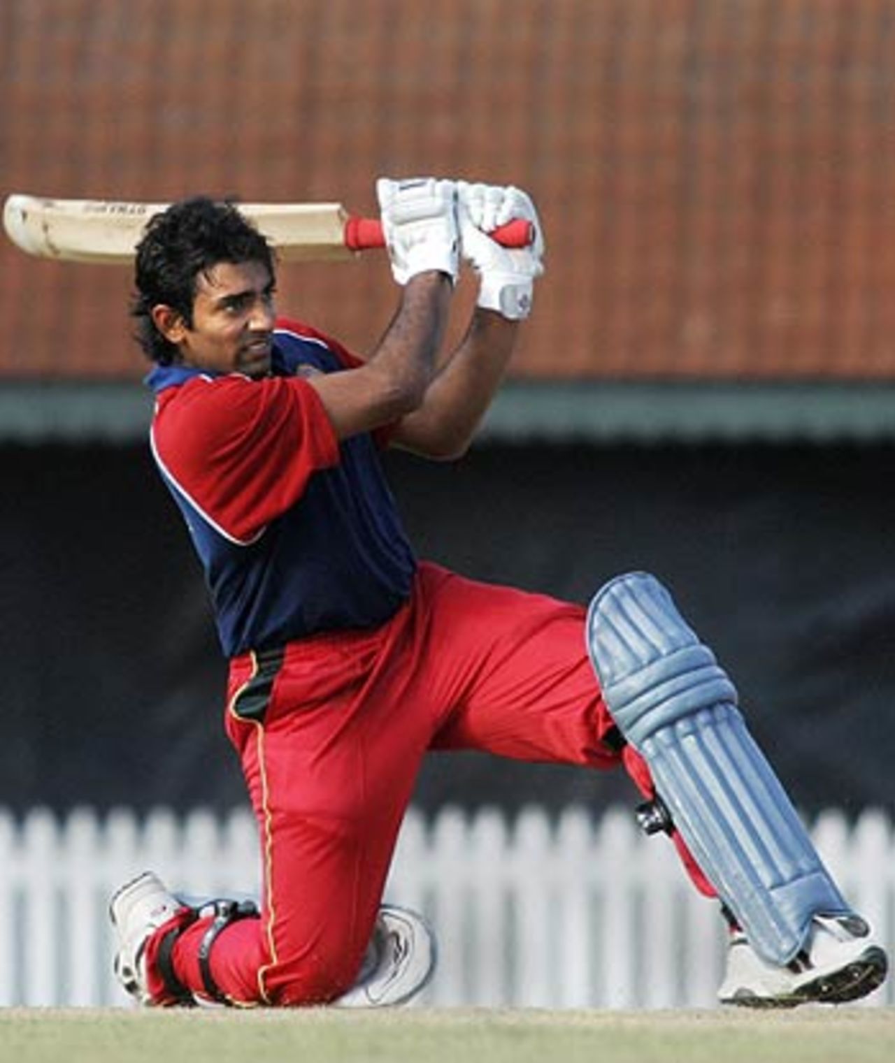 Robin Uthappa muscles one down the ground, India Red v India Green, 3rd match, Challenger Series, Chennai, October 3, 2006