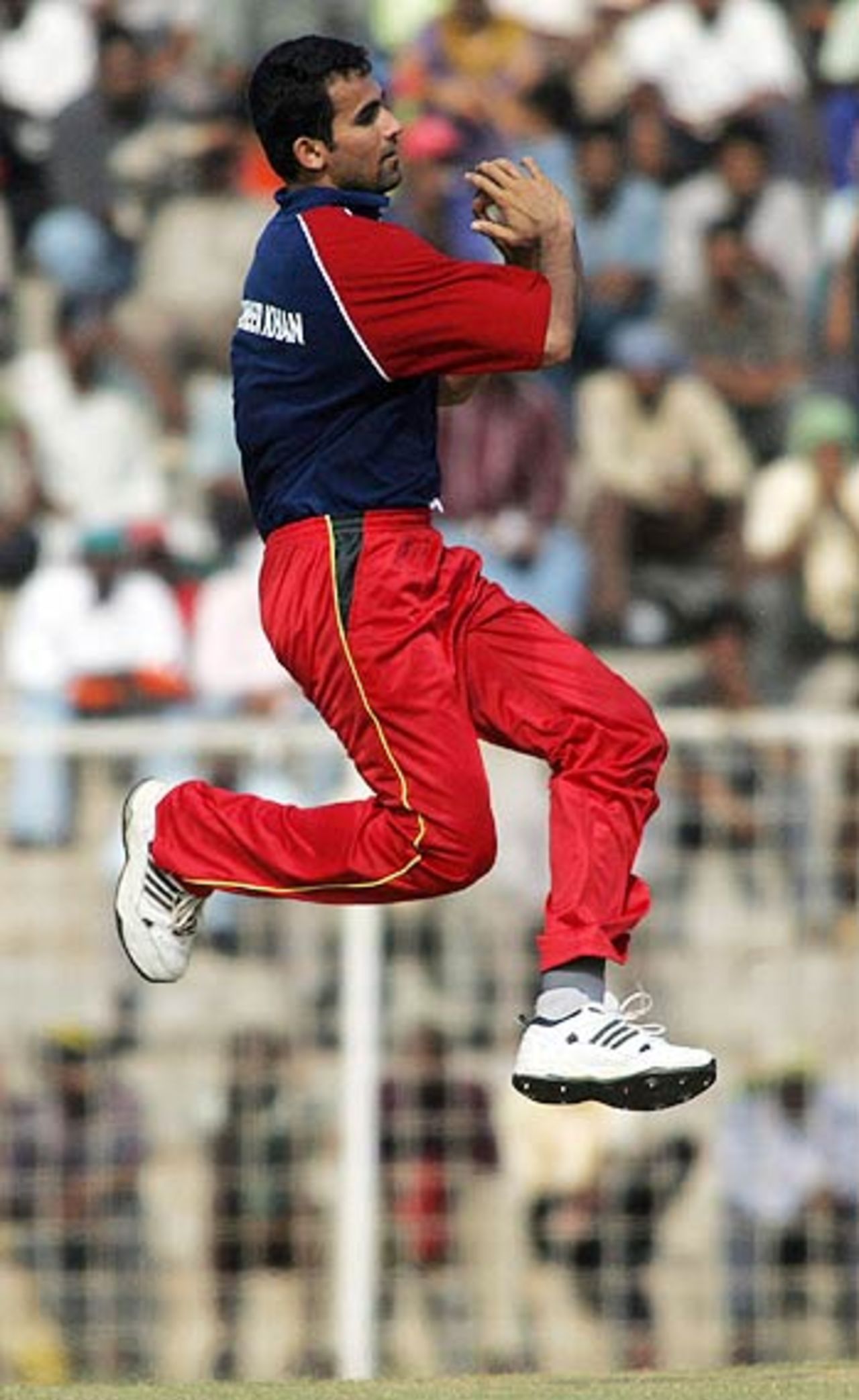 Zaheer Khan grabbed two quick India Blue wickets, India Blue v India Red, Final, Challenger Series, Chennai, October 4, 2006