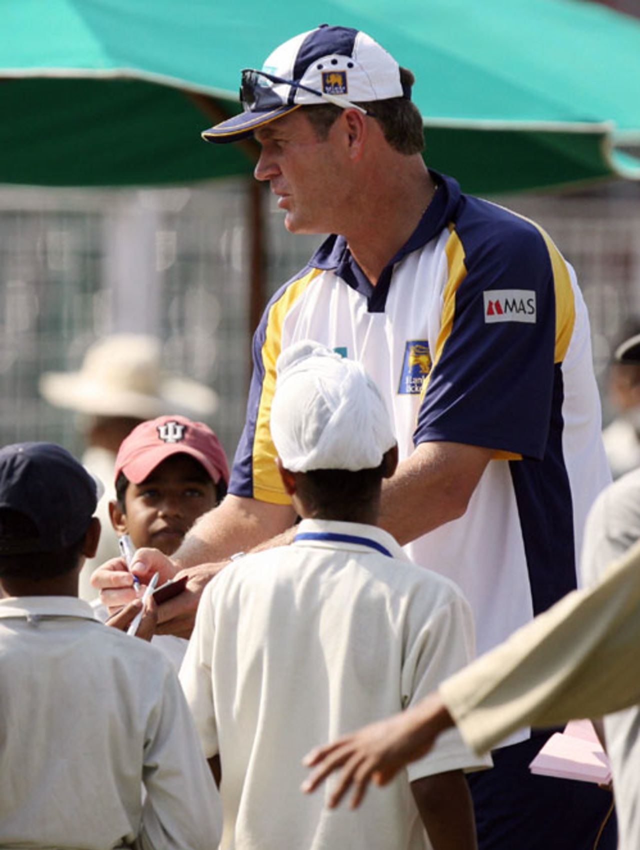 Tom Moody signs autographs for local children, PCA President's XI v Sri Lankans at Chandigarh, October 5, 2006
