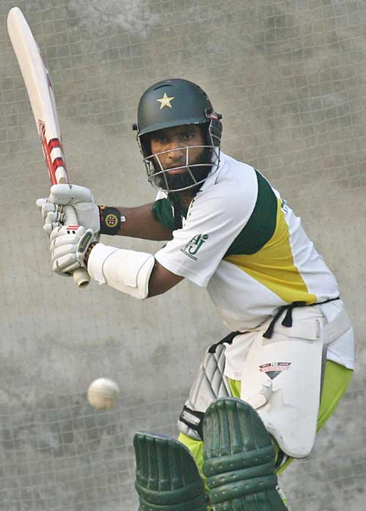 Mohammad Yousuf, Pakistan's latest stand-in captain, finds his range in the nets as Pakistan continue to prepare for the Champions Trophy, Lahore, October 6, 2006