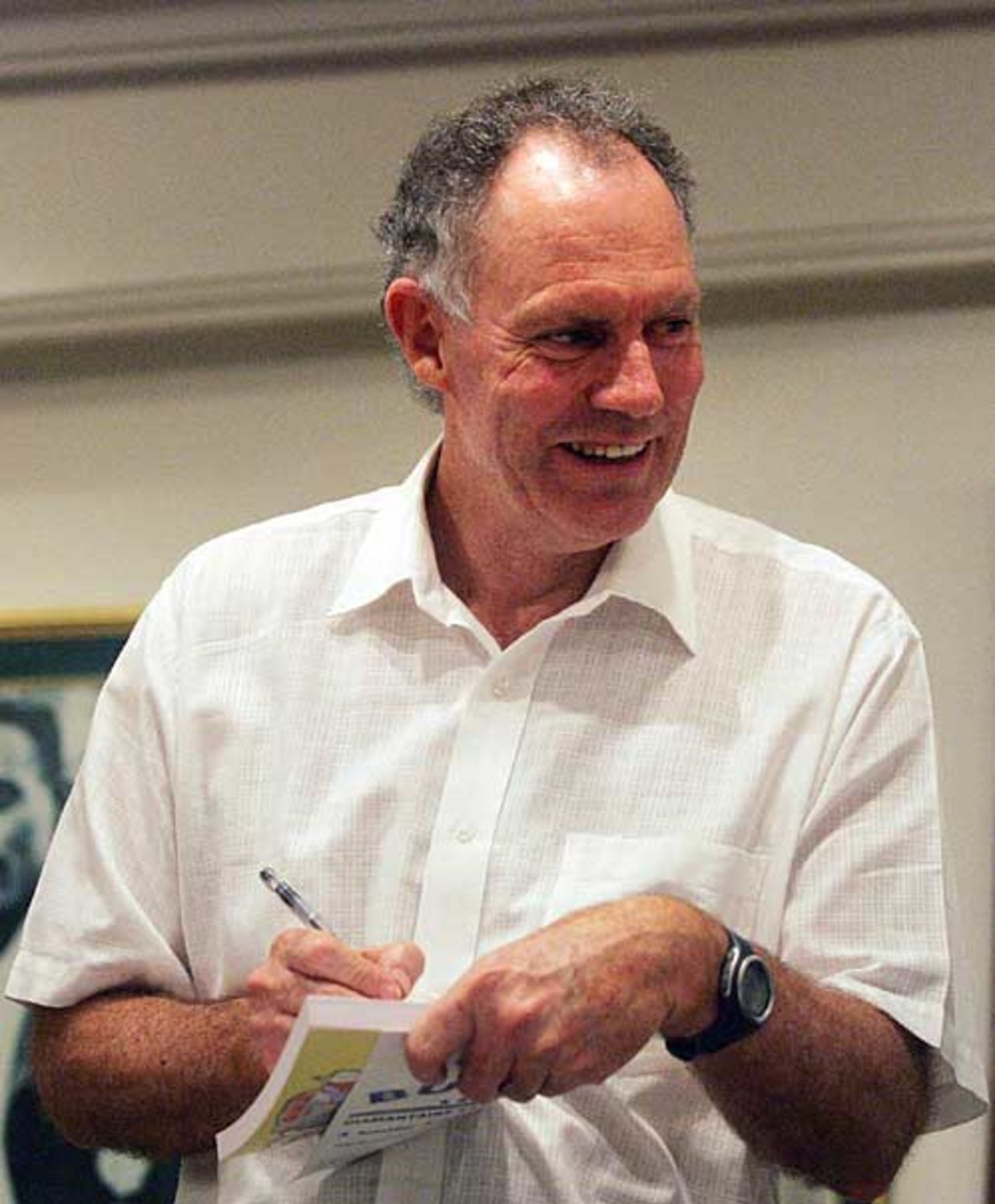 Greg Chappell signs copies of his new book, Cricket: The Making of Champions, Mumbai, October 6, 2006