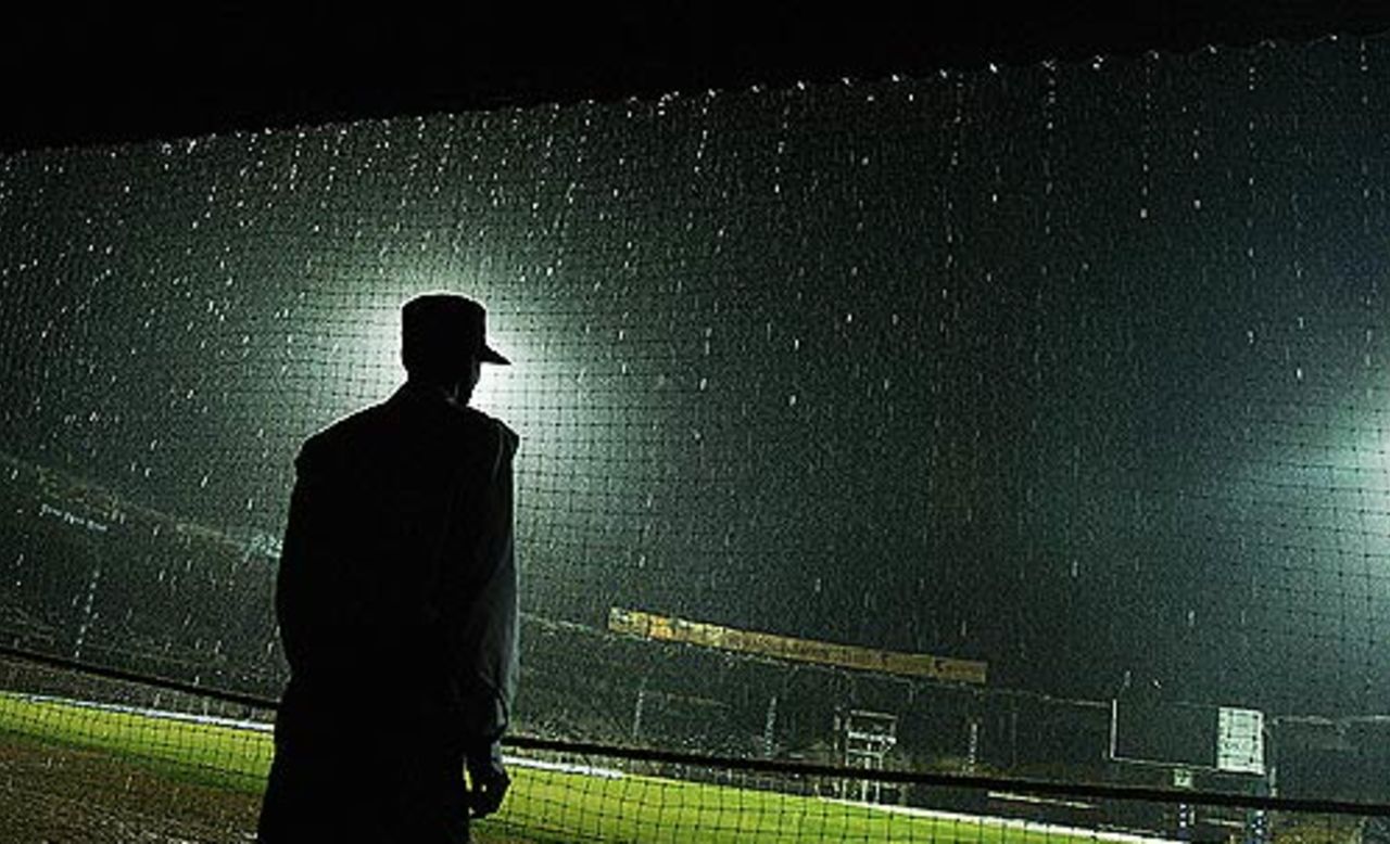A policeman watches as rain plays spoilsport, India Blue v India Red, Challenger Series final, October 4, 2006