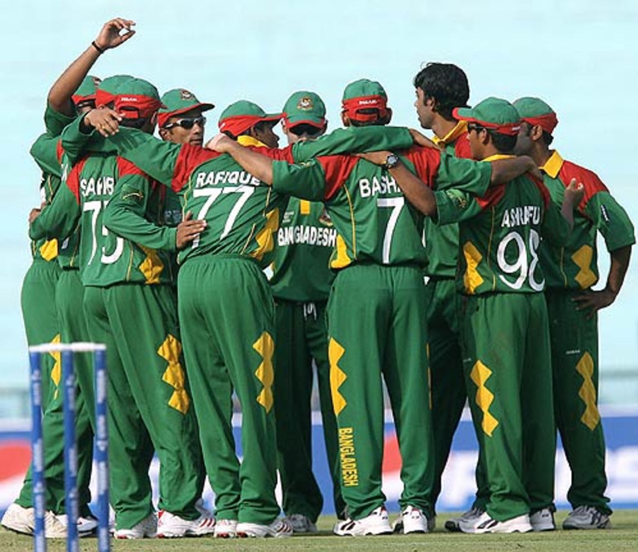 Bangladesh celebrate Sanath Jayasuriya's wicket, Bangladesh v Sri Lanka, 1st qualifying match, Champions Trophy, Mohali, October 7, 2006