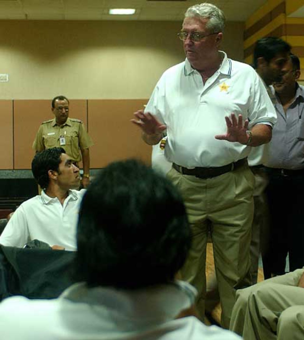 Bob Woolmer speaks to his players after arriving in India for the Champions Trophy, New Delhi, October 7, 2006