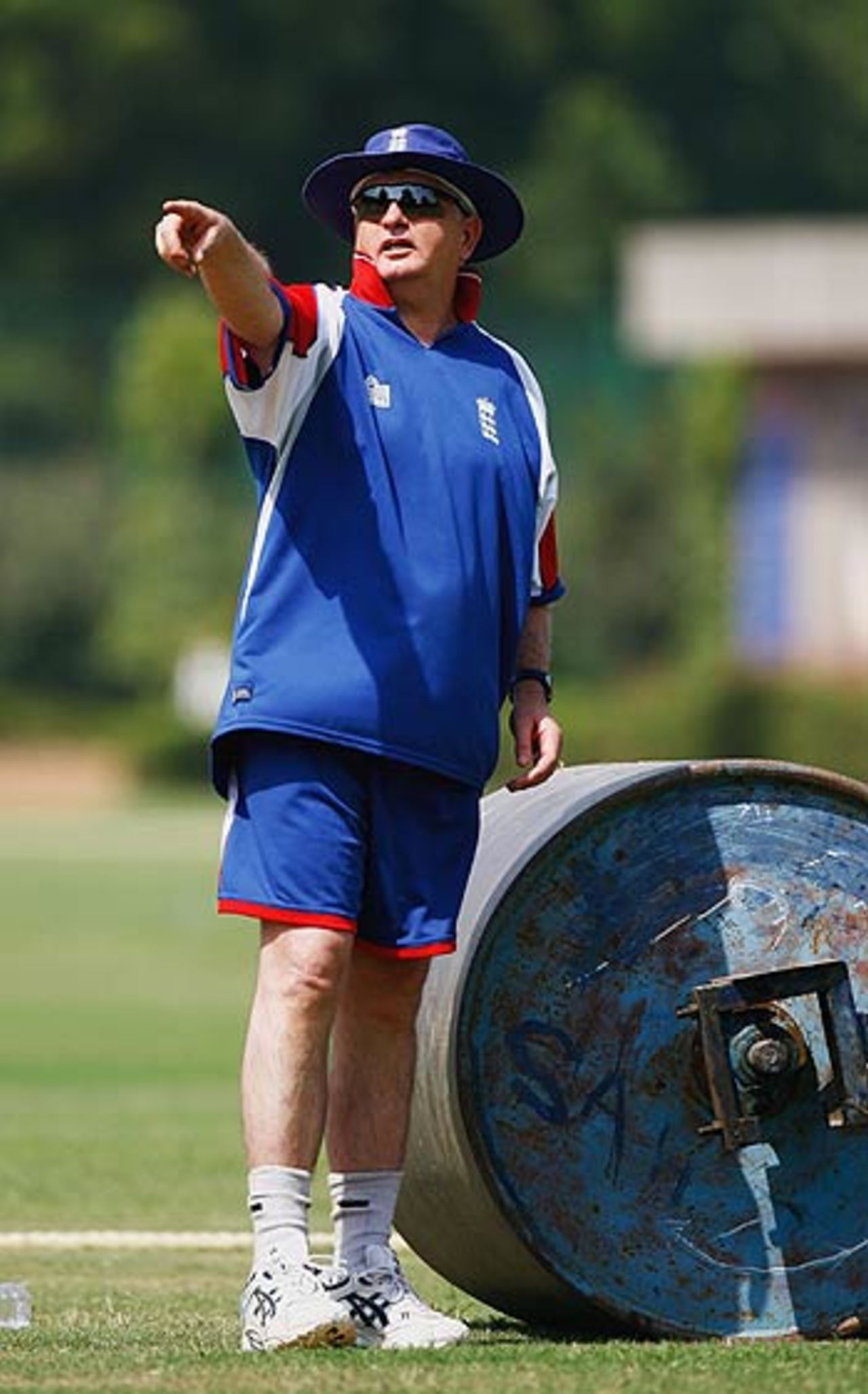 Duncan Fletcher gesticulates during a practice session, New Delhi, October 9, 2006