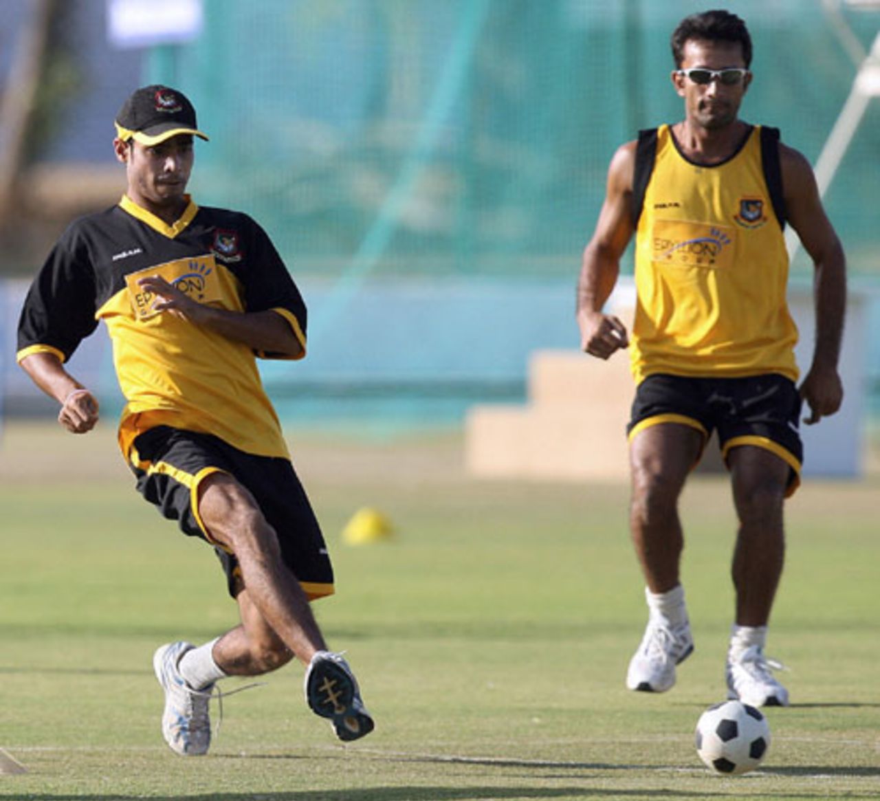Bangladesh opt for a bigger ball, Jaipur, October 10, 2006
