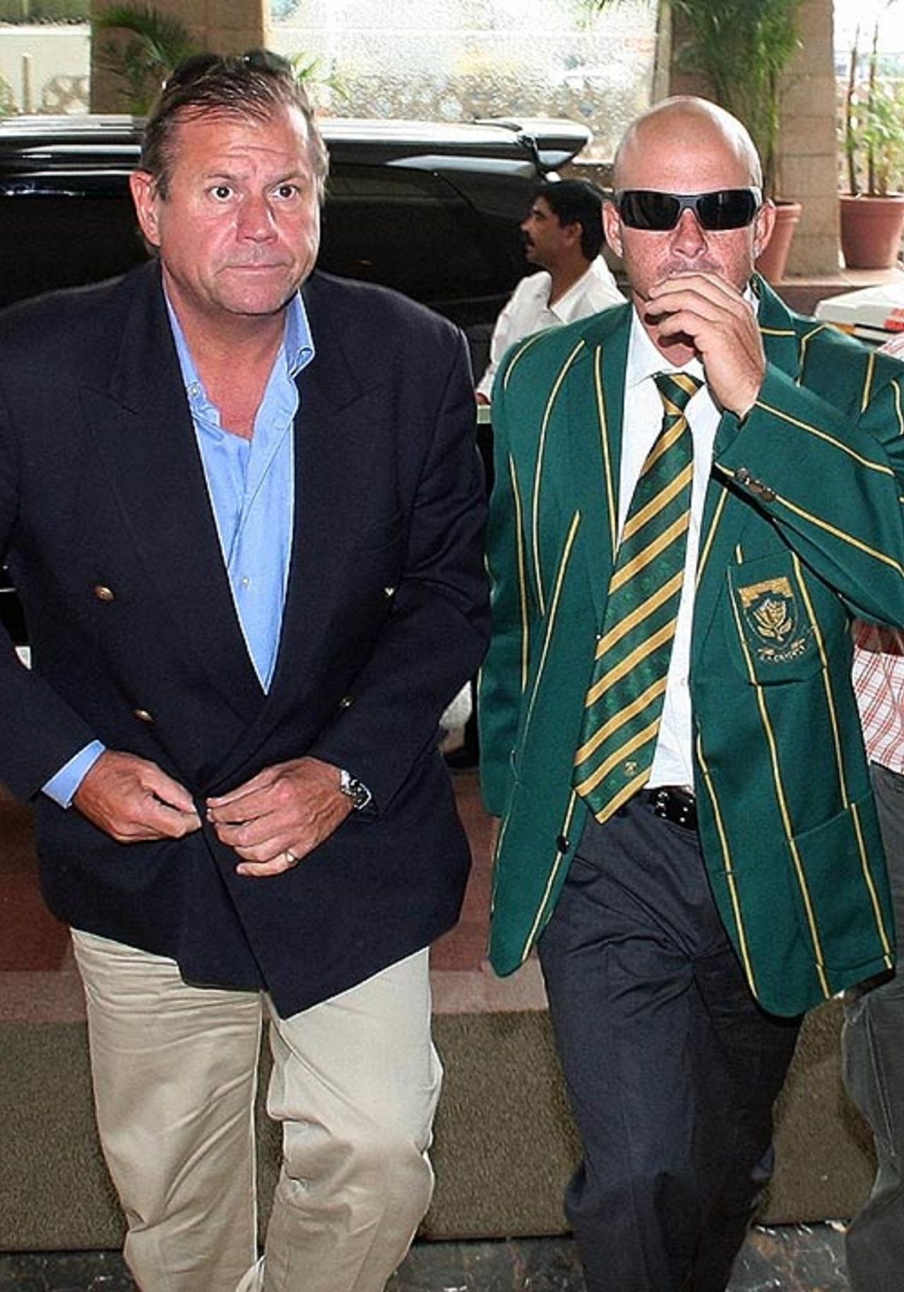 Herschelle Gibbs arrives in Mumbai to face questioning from Indian Police over the match-fixing scandal, October 11, 2006