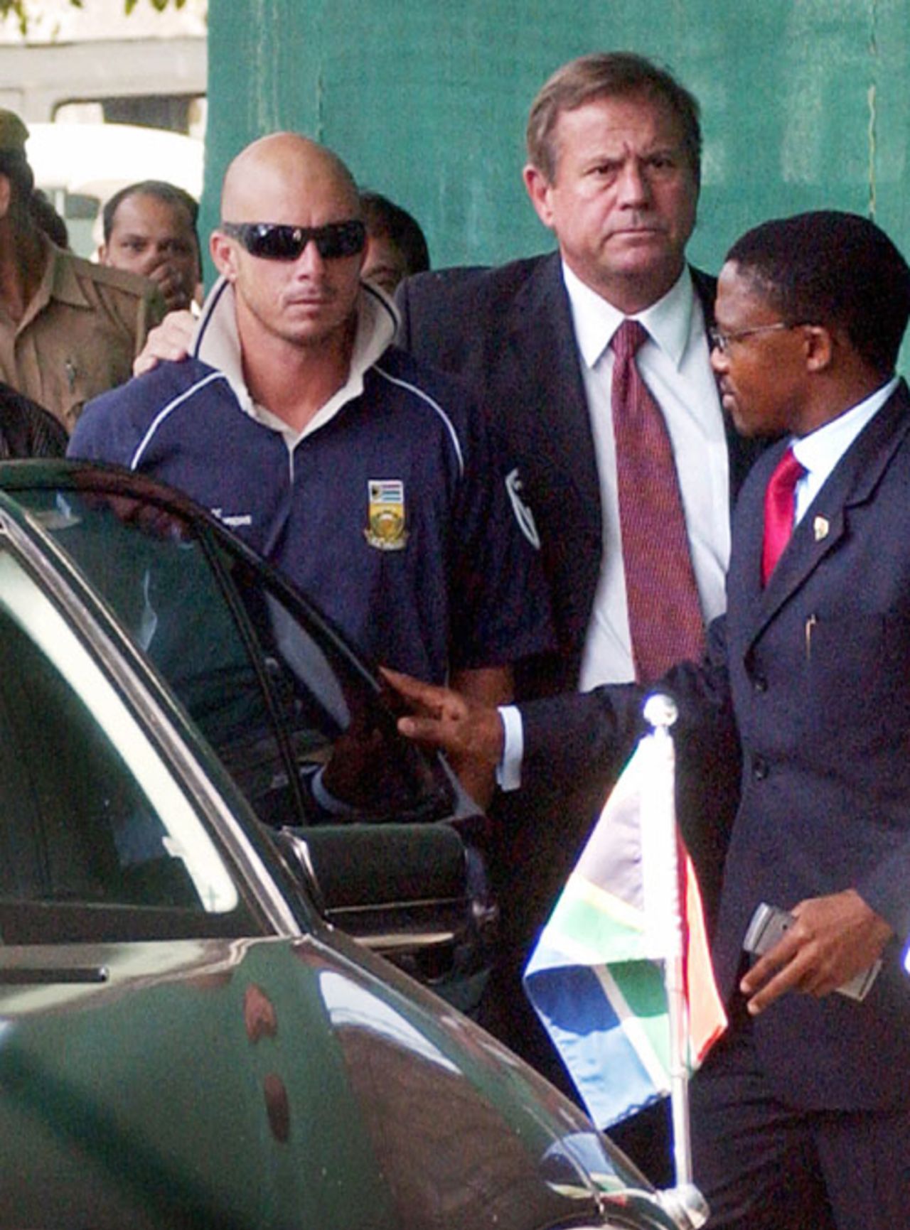 Herschelle Gibbs arrives at Delhi Police headquarters, October 12, 2006