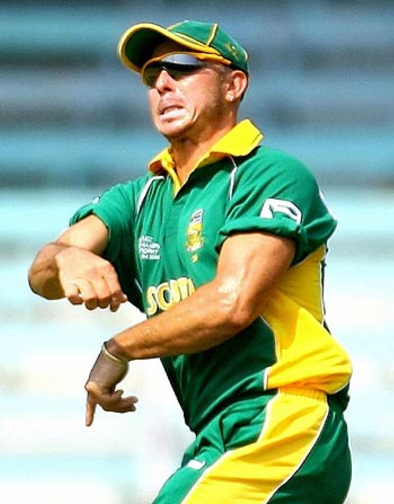 Herschelle Gibbs shies at the stumps, South Africans v MCA Presidents XI, Mumbai, October 13, 2006