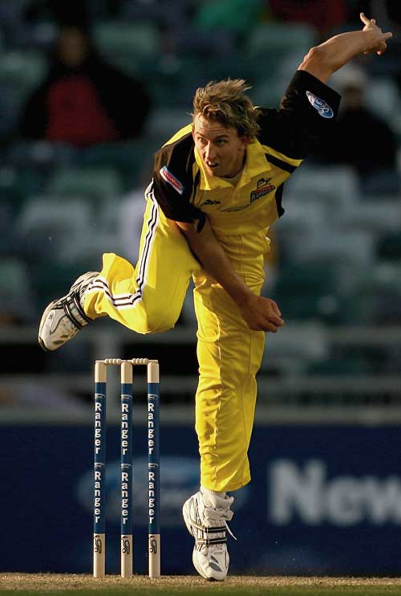 Tall order: Brett Dorey speeds in to bowl, Western Australia v Victoria, Ford Ranger Cup, October 13, 2006