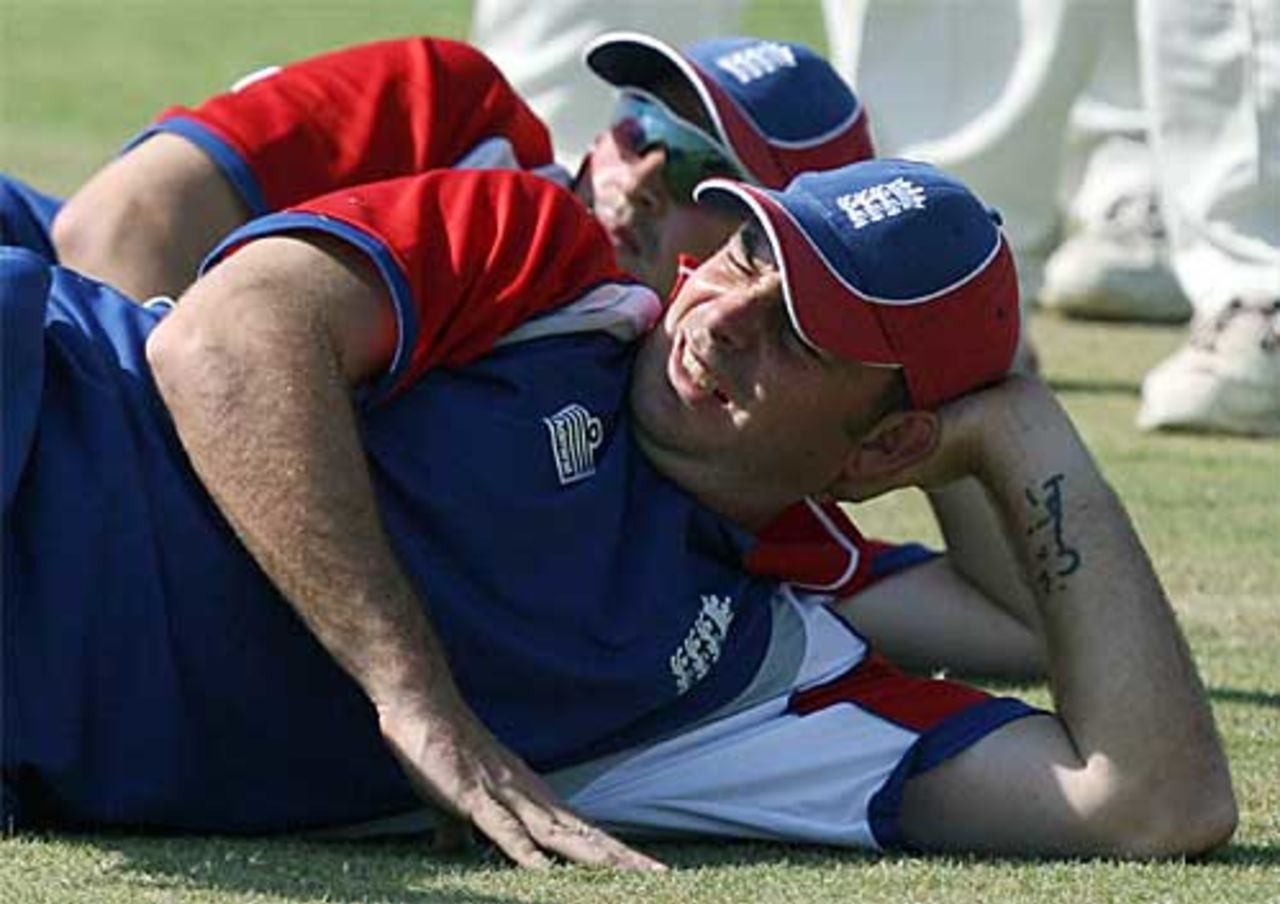 No pain, no gain... Michael Yardy goes for the burn, Jaipur, October 13, 2006  