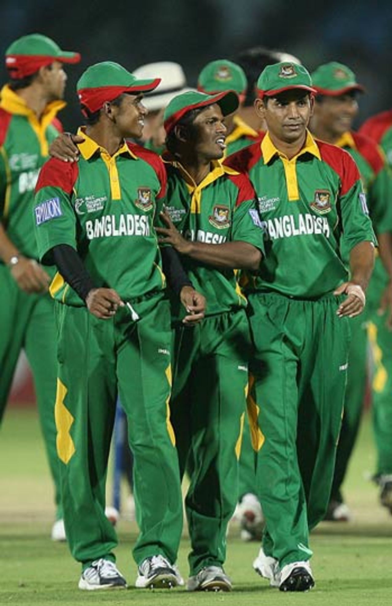 The Bangladesh players walk off after a job well done, Bangladesh v Zimbabwe, Champions Trophy, Jaipur, October 13, 2006