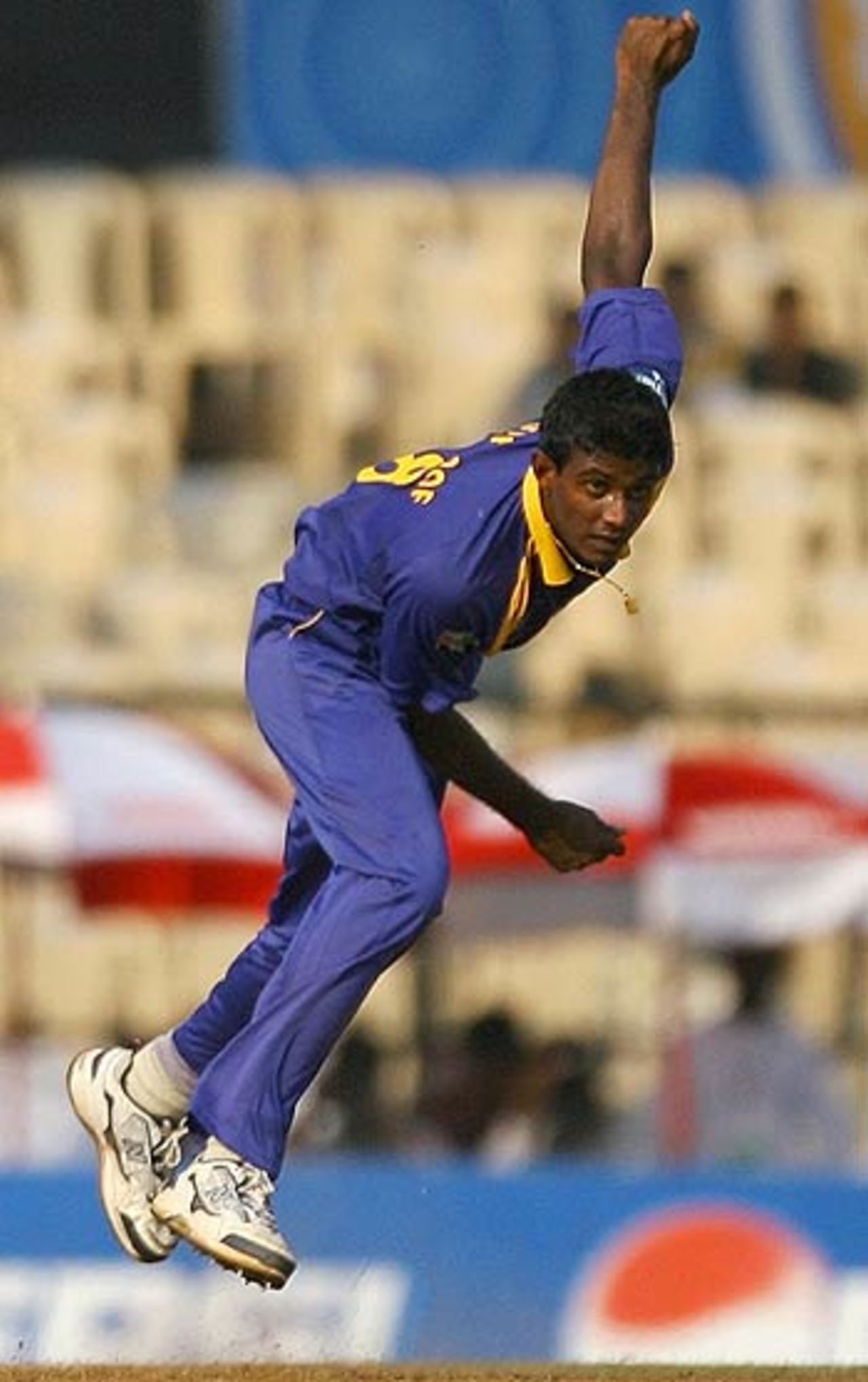 Farveez Maharoof in full throttle, Sri Lanka v West Indies, 6th qualifier, Brabourne Stadium, Mumbai, October 14, 2006
