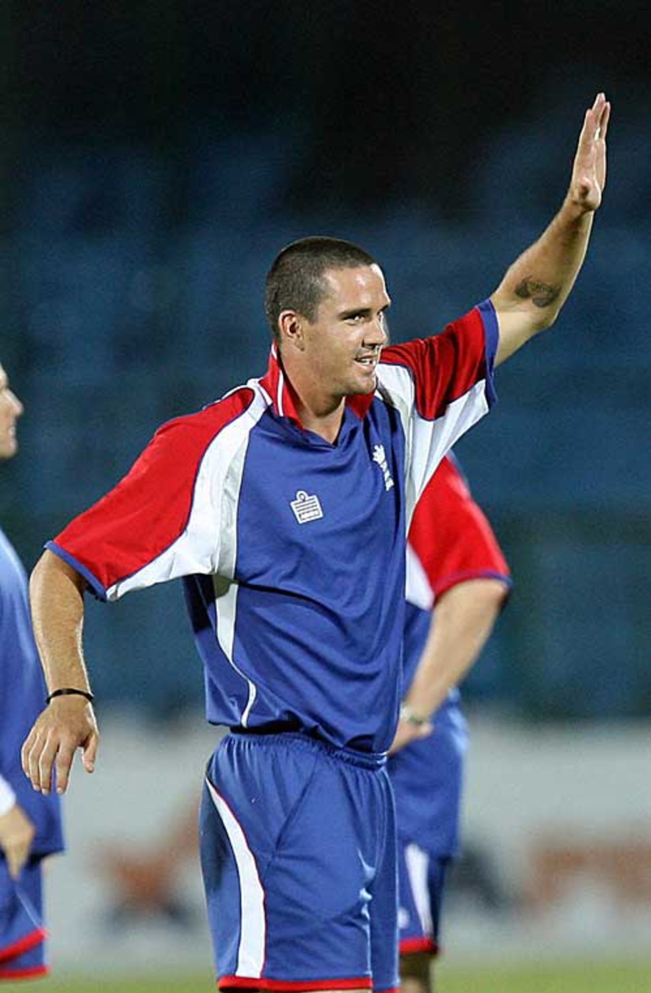 Kevin Pietersen looks for a high five as England practice under the lights, Jaipur, October 14, 2006
