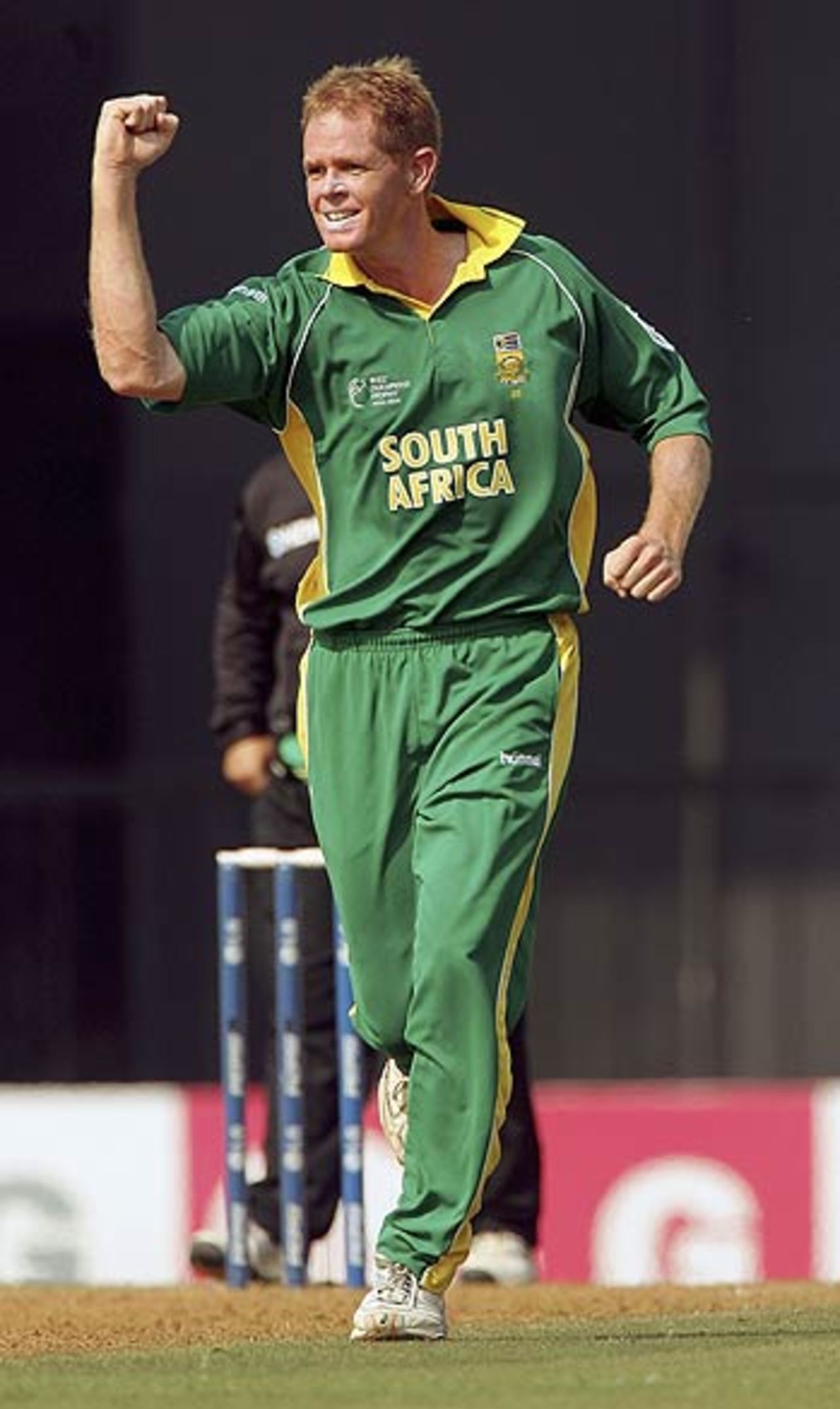 Shaun Pollock celebrates after bowling Lou Vincent, New Zealand v South Africa, 2nd Match, Champions Trophy, Mumbai, October 16, 2006