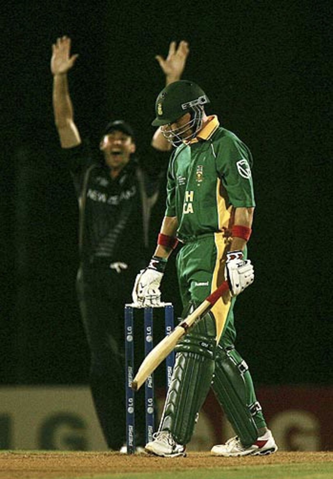 Boeta Dippenaar makes his way back , New Zealand v South Africa, 2nd Match, Champions Trophy, Mumbai, October 16, 2006