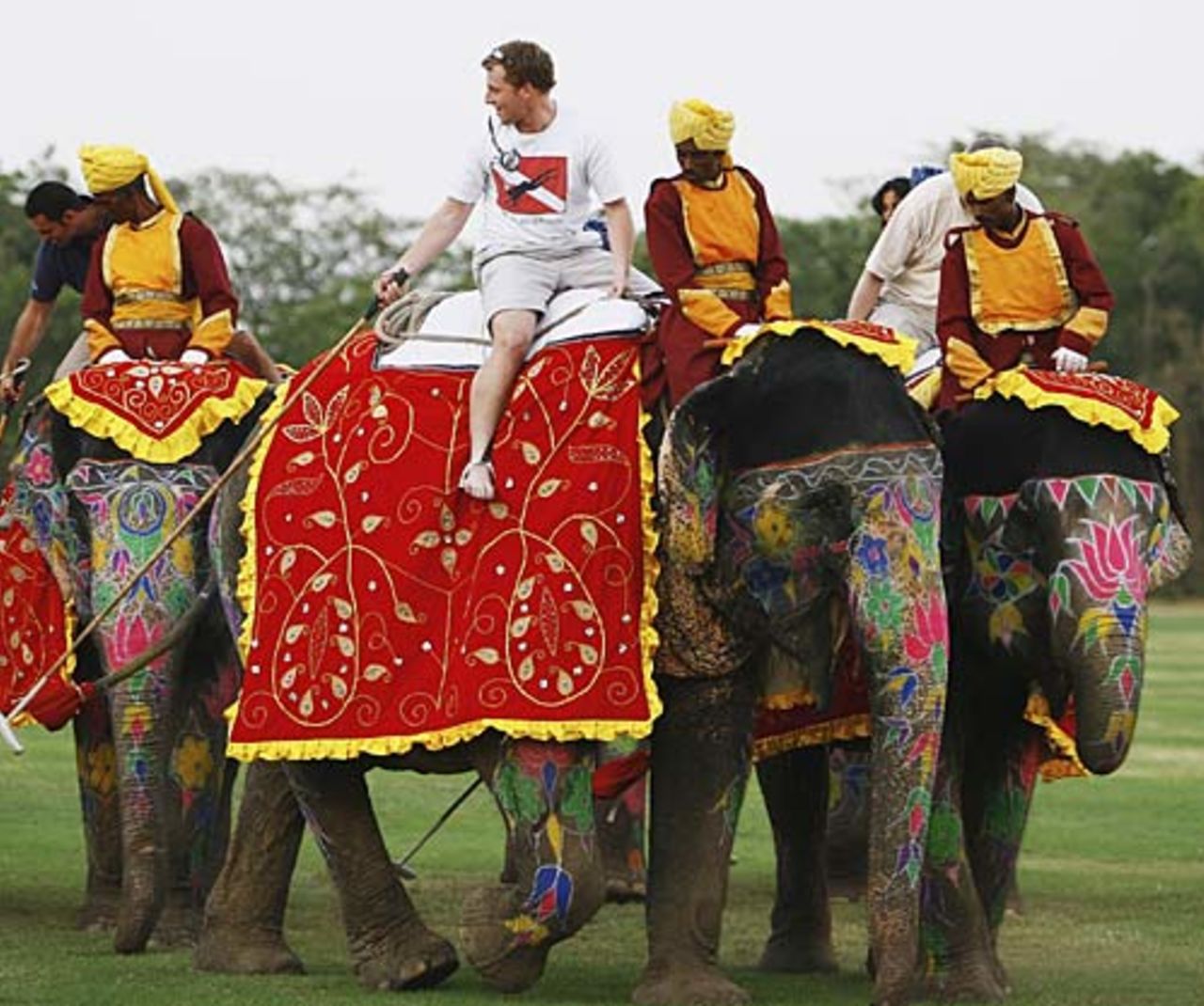Jamie Dalrymple relaxes at the Rajasthan Polo Club, Jaipur, October 16, 2006