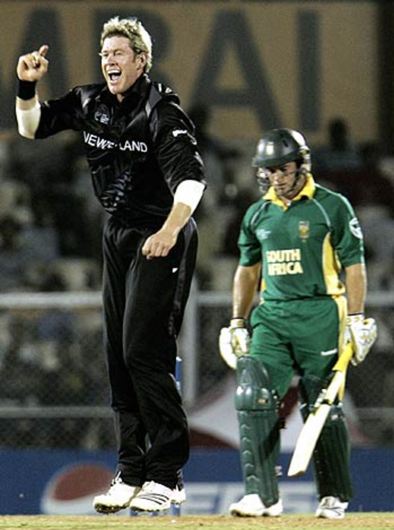 Jacob Oram wins the appeal in his favour as Mark Boucher walks back, New Zealand v South Africa, 2nd Match, Champions Trophy, Mumbai, October 16, 2006