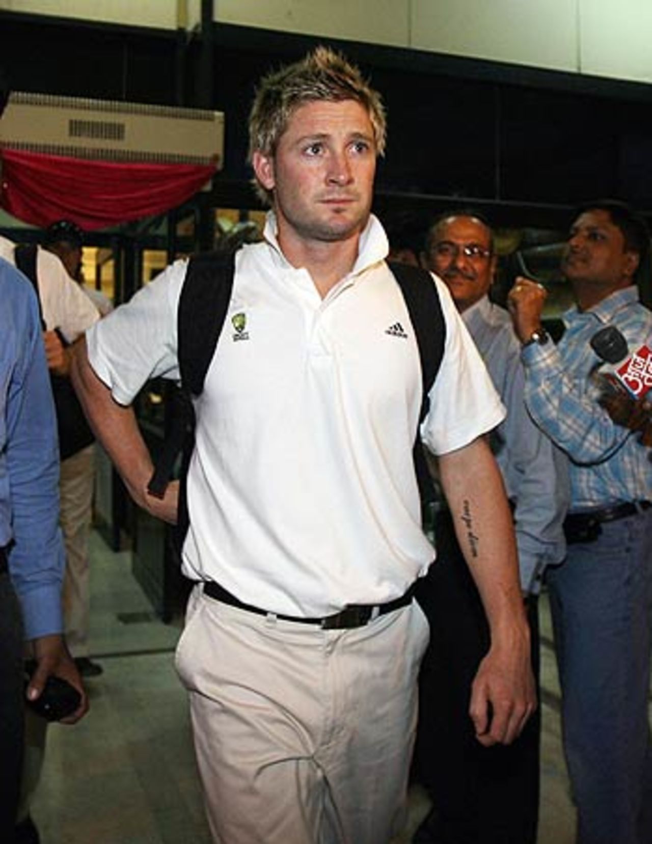 Michael Clarke arrives in Jaipur ahead of Australia's clash with England, October 19, 2006