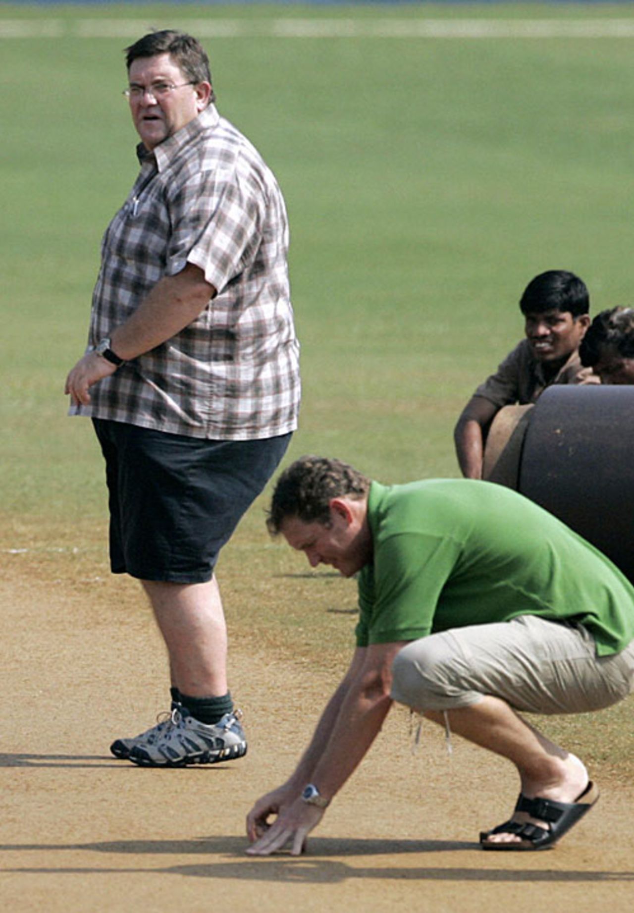 Tom Moody inspects the pitch while ICC grounds consultant Andy Atkinson looks on, Sri Lanka v New Zealand, 5th match, Champions Trophy, Mumbai, October 20, 2006