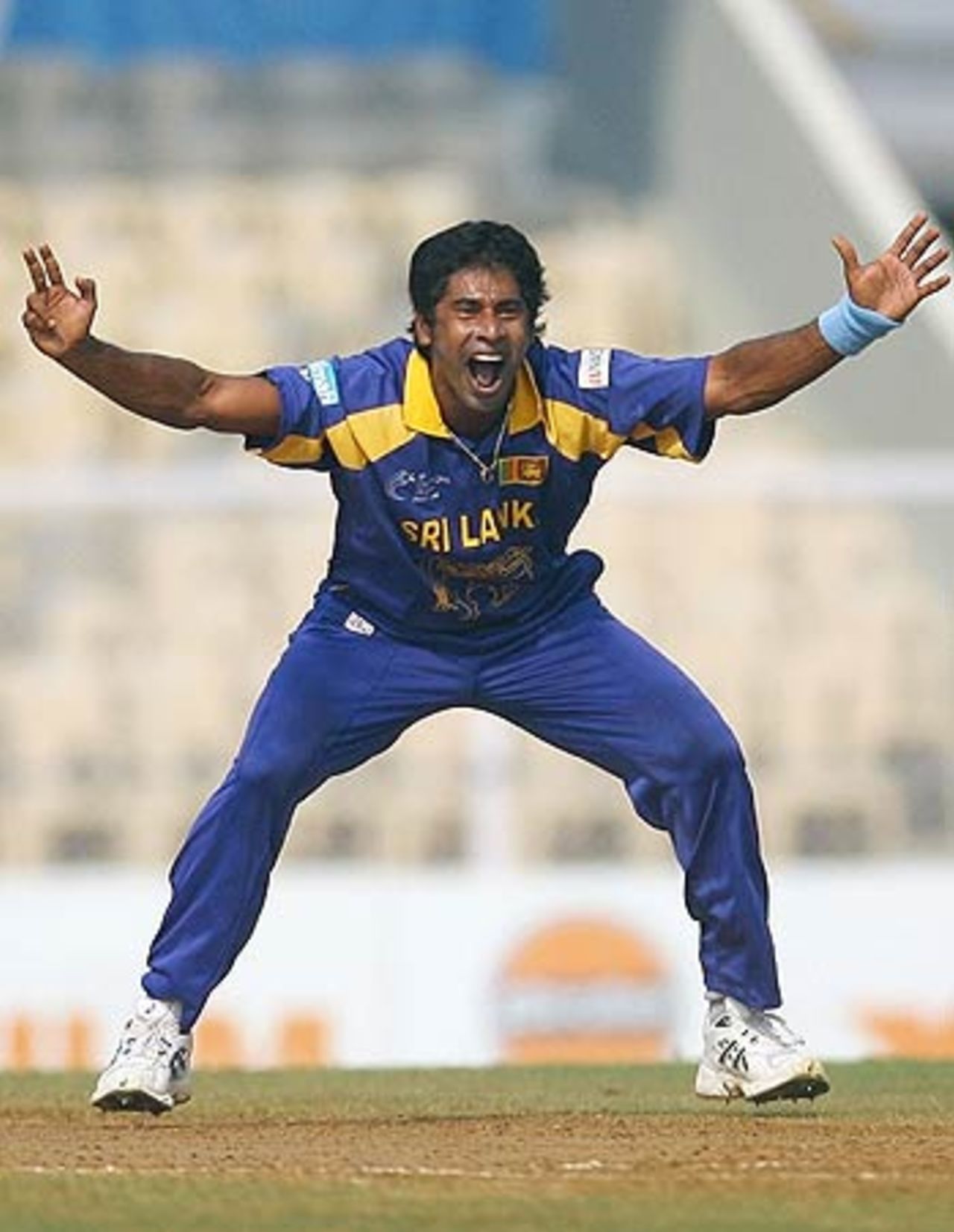 Chaminda Vaas roars an appeal, Sri Lanka v New Zealand, 5th match, Champions Trophy, Mumbai, October 20, 2006