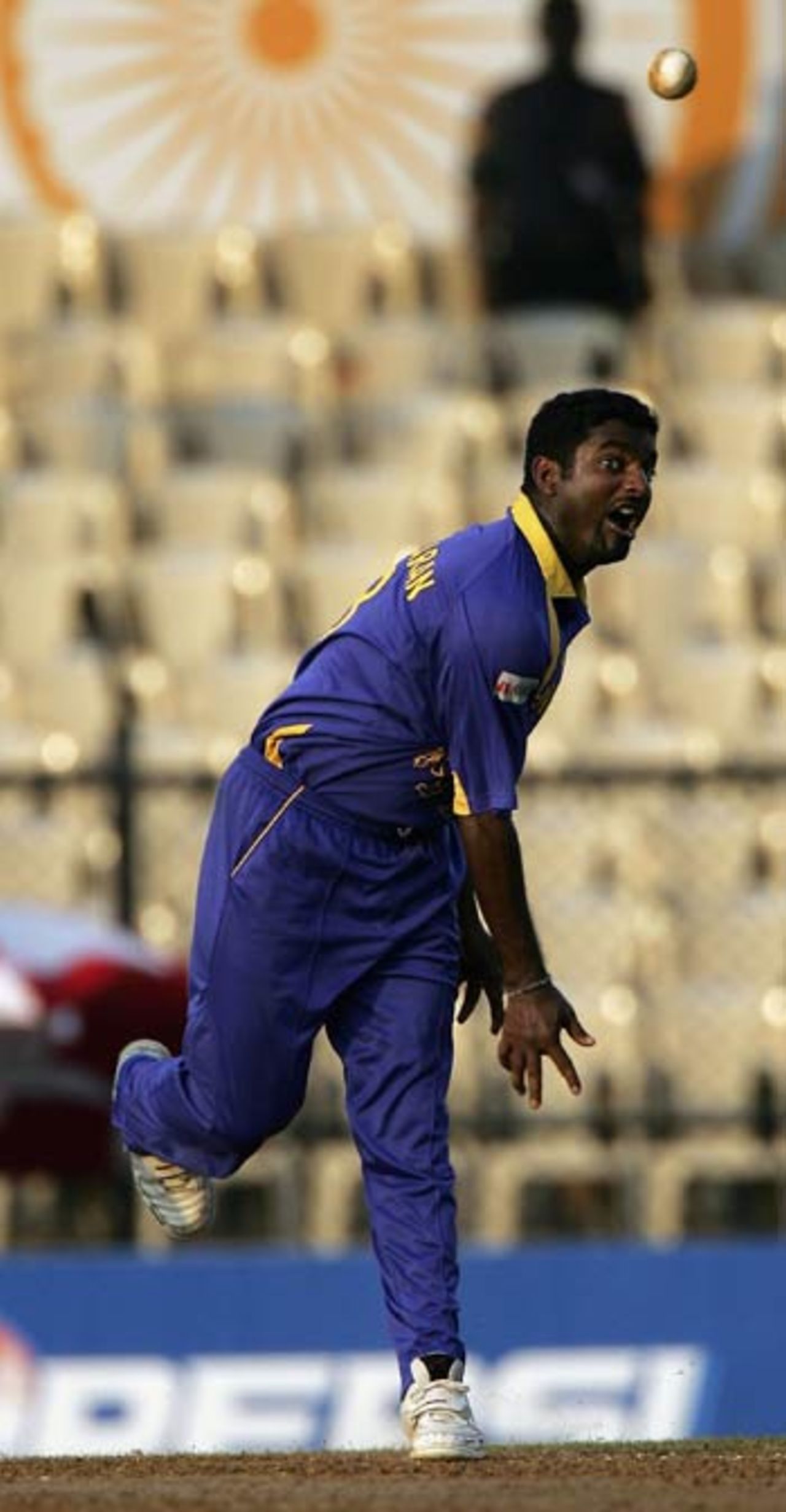 Muttiah Muralitharan lets it rip, Sri Lanka v New Zealand, 5th match, Champions Trophy, Mumbai, October 20, 2006