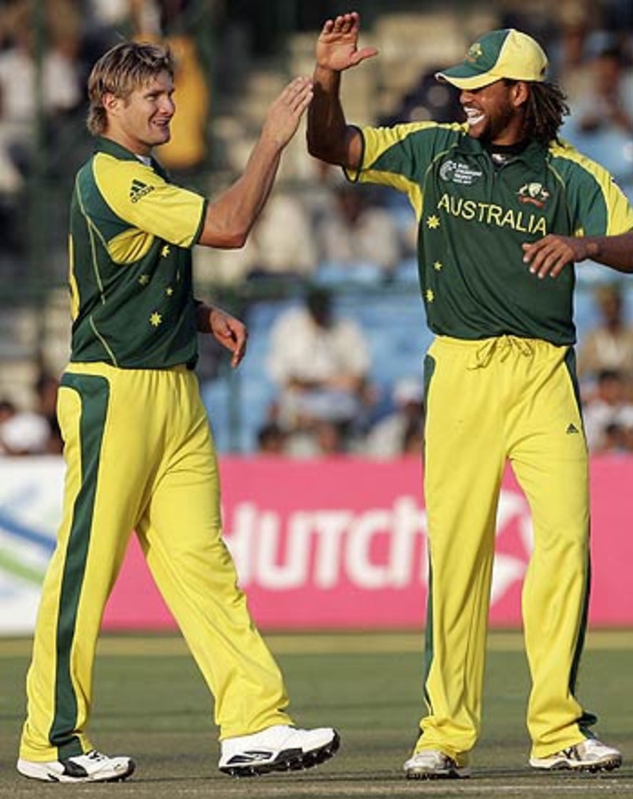 Shane Watson and Andrew Symonds celebrate Michael Yardy's wicket, Australia v England, 6th match, Champions Trophy, Jaipur, October 21, 2006