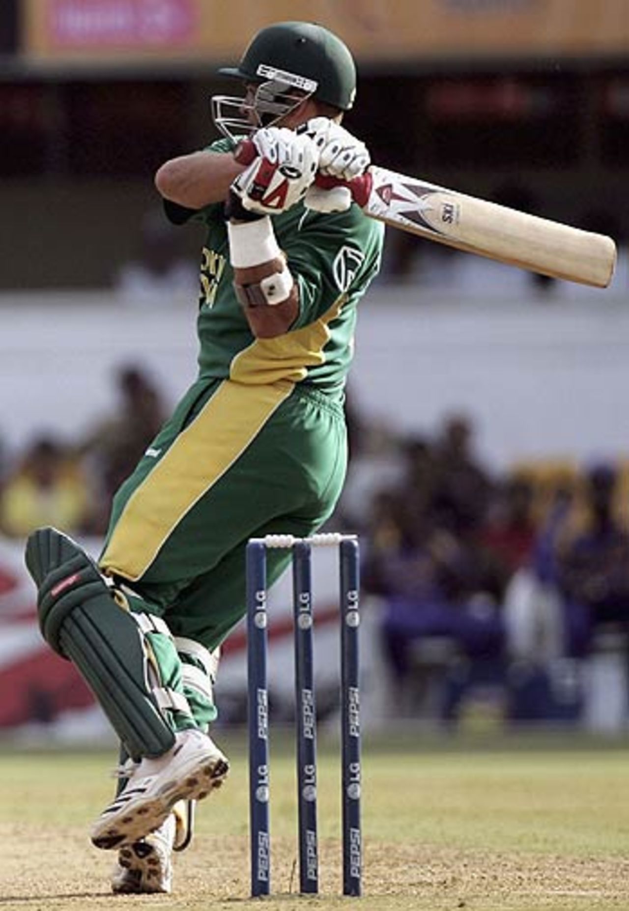 Jacques Kallis pulls en route to his 43, South Africa v Sri Lanka, 7th match, Champions Trophy, Ahmedabad, October 24, 2006