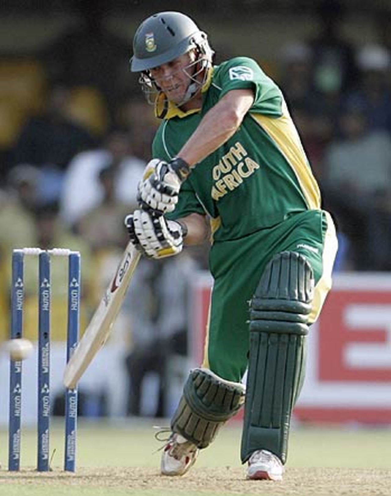 AB de Villiers gives the charge against the spinners, South Africa v Sri Lanka, 7th match, Champions Trophy, Ahmedabad, October 24, 2006