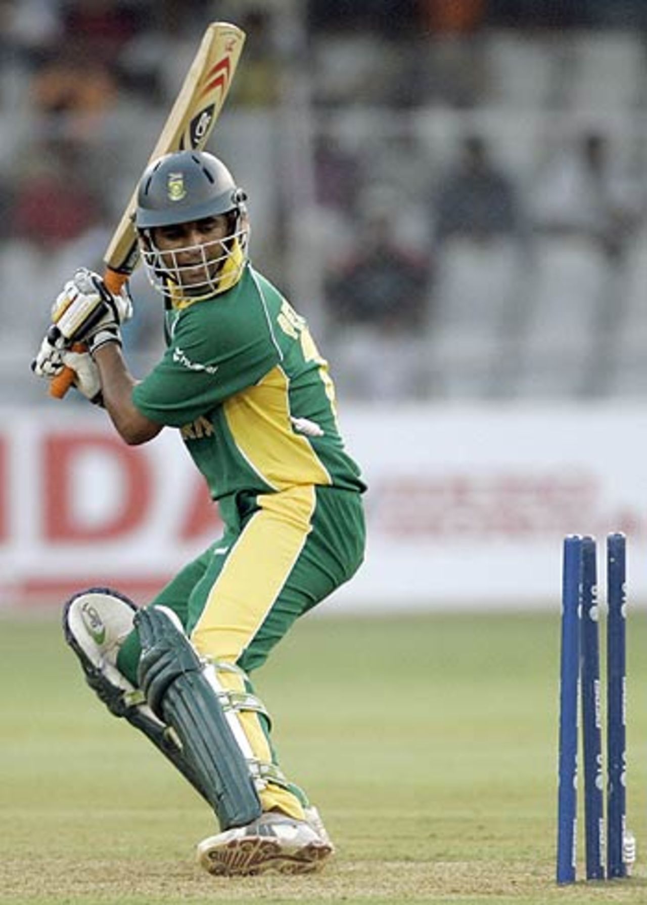 Robin Peterson is cleaned up by a yorker, South Africa v Sri Lanka, 7th match, Champions Trophy, Ahmedabad, October 24, 2006