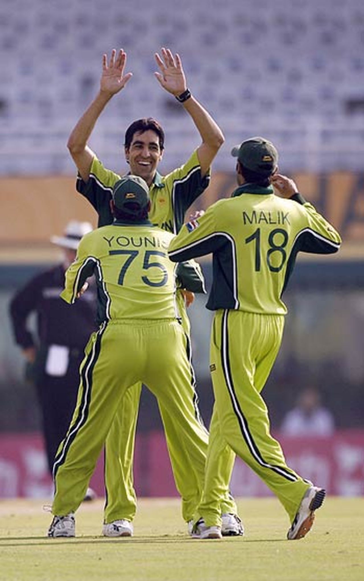 Pakistan and Umar Gul celebrate the early fall of the first wicket, New Zealand v Pakistan, 8th match, Mohali, Champions Trophy, October 25, 2006