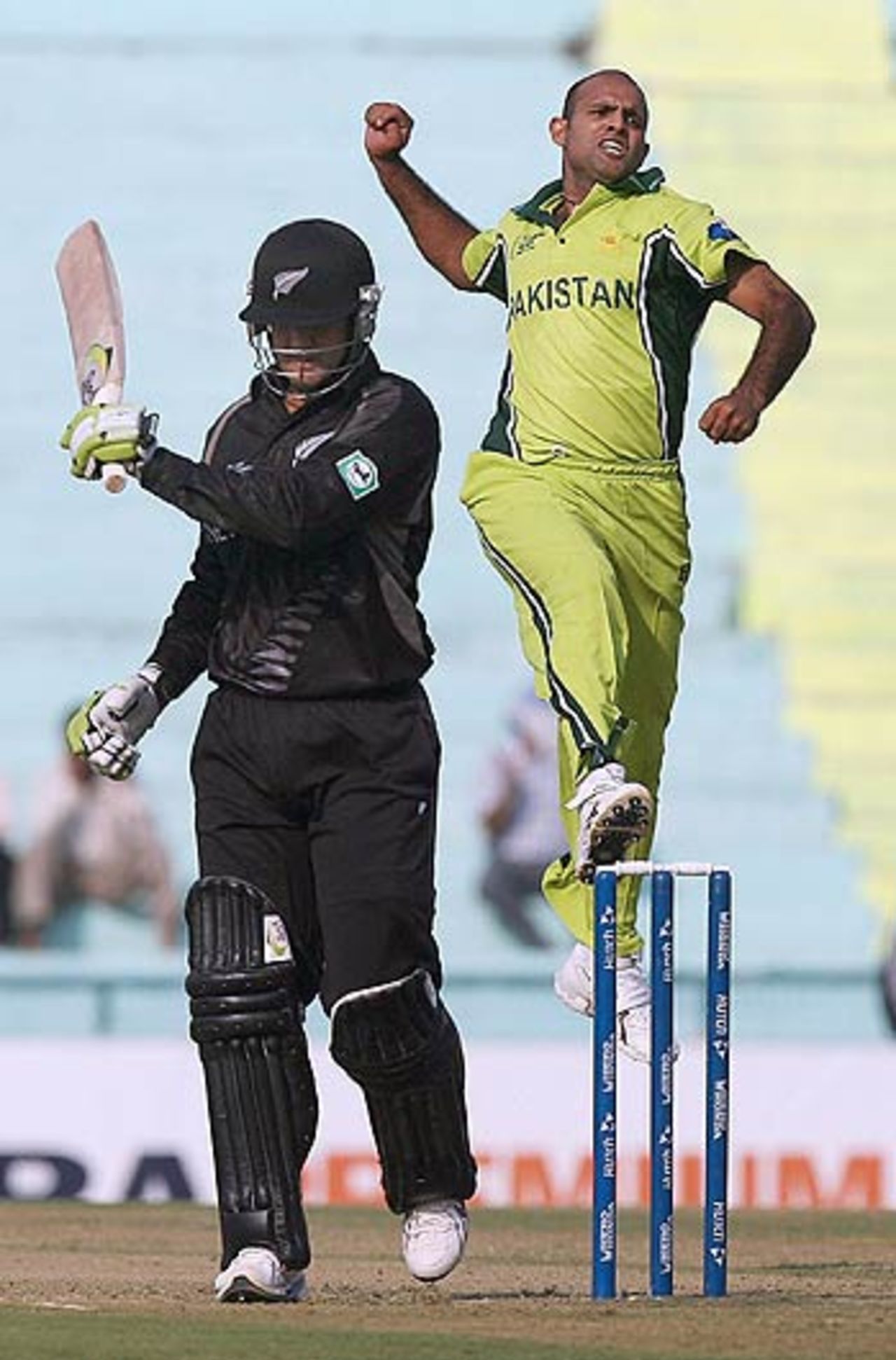 Rana Naved-ul-Hasan sends back Nathan Astle for 15, New Zealand v Pakistan, 8th match, Mohali, Champions Trophy, October 25, 2006