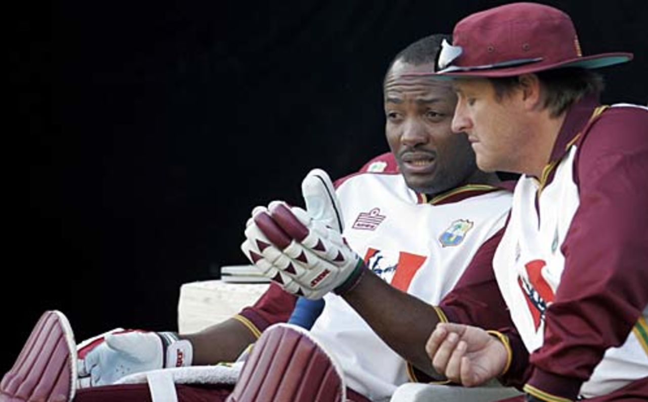 Brian Lara chats with his coach Bennett King during a training session, Ahmedabad, October 25, 2006