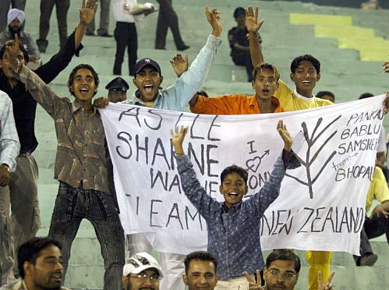 India fans cheer...for New Zealand, New Zealand v Pakistan, 8th match, Mohali, Champions Trophy, October 25, 2006